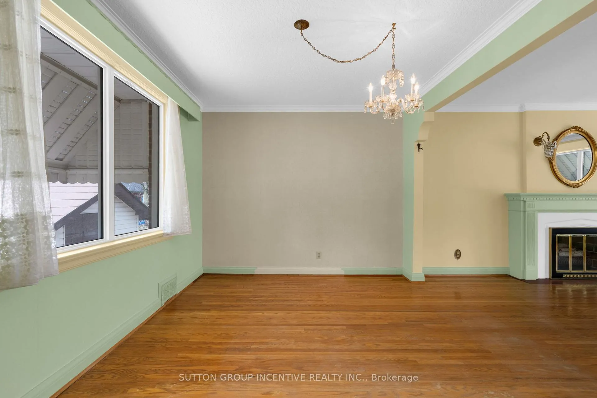 Photo 12 of 6 Kingsmere Crescent, Scarborough, Scarborough Village — HOMEH