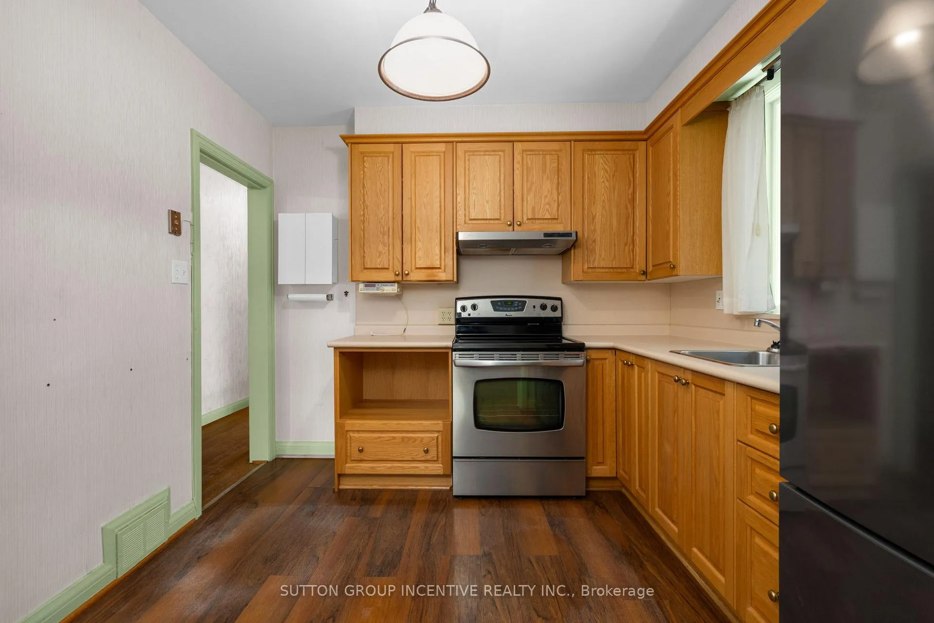 Photo 13 of 6 Kingsmere Crescent, Scarborough, Scarborough Village — HOMEH