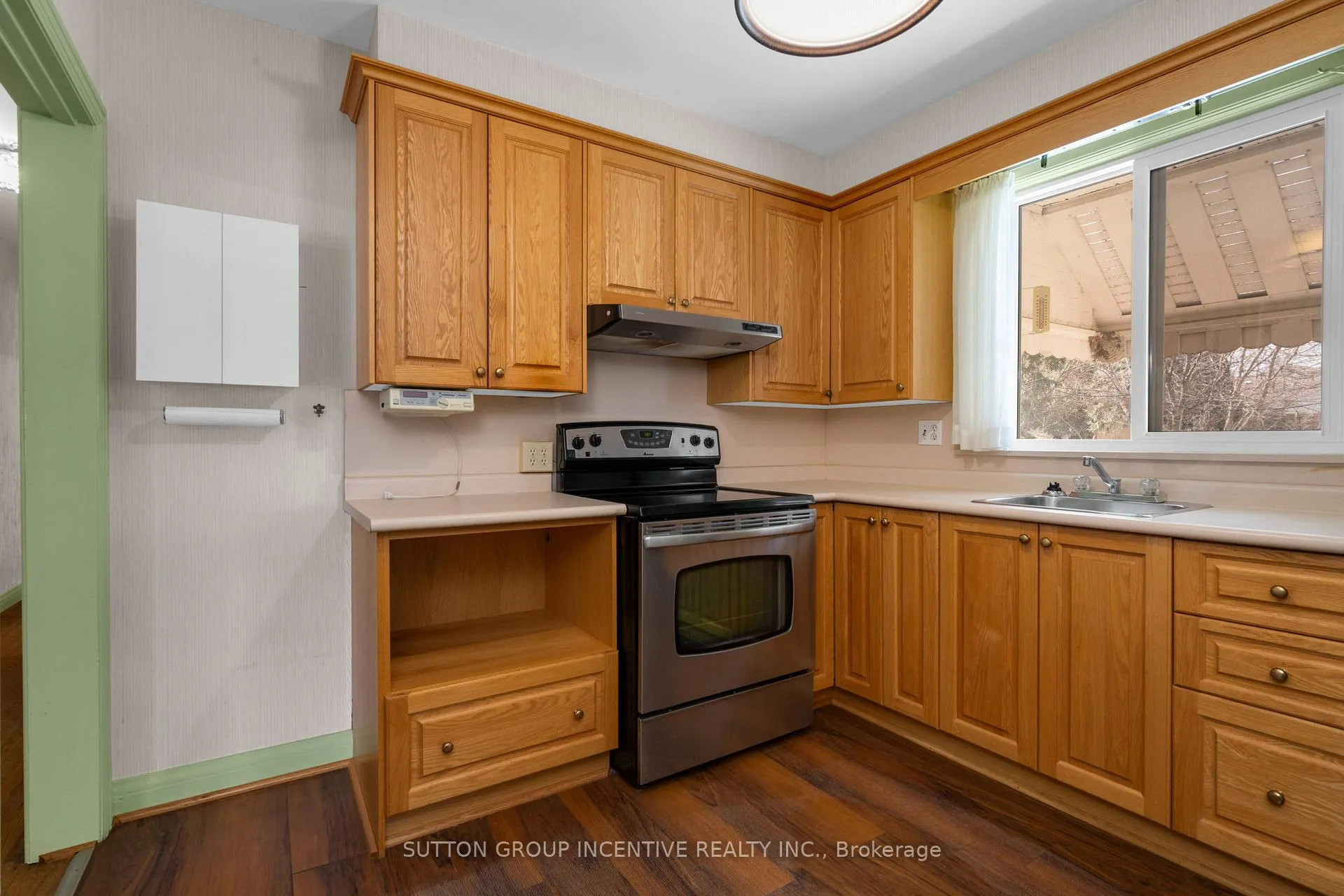 Photo 14 of 6 Kingsmere Crescent, Scarborough, Scarborough Village — HOMEH