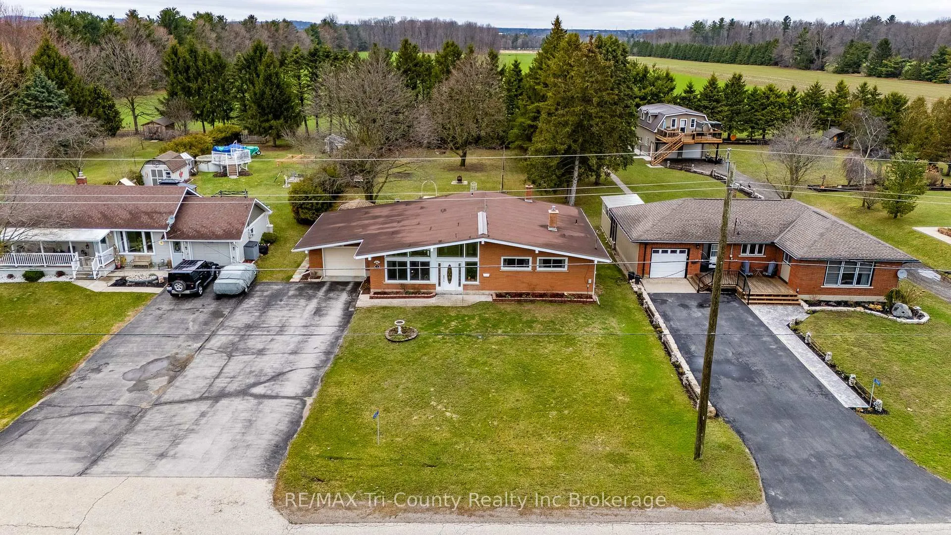 Photo 2 of 124687 Mall Road, Norwich, Rural Norwich — HOMEH