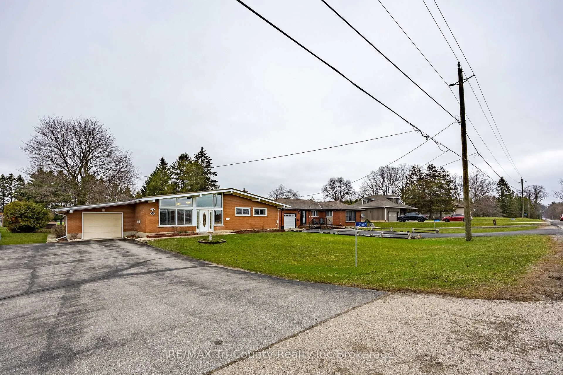 Photo 3 of 124687 Mall Road, Norwich, Rural Norwich — HOMEH