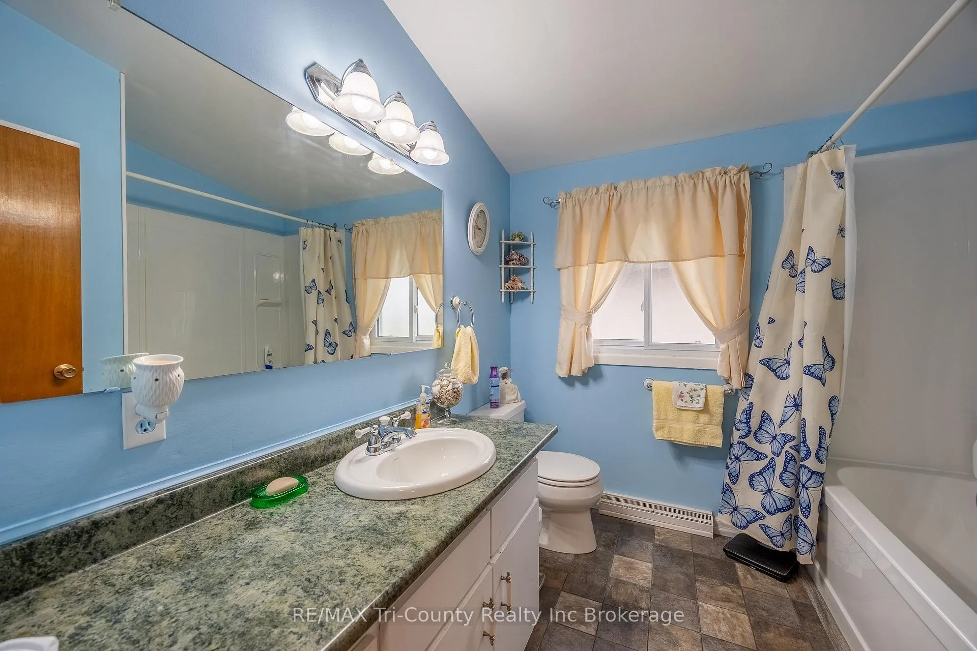 Photo 17 of 124687 Mall Road, Norwich, Rural Norwich — HOMEH