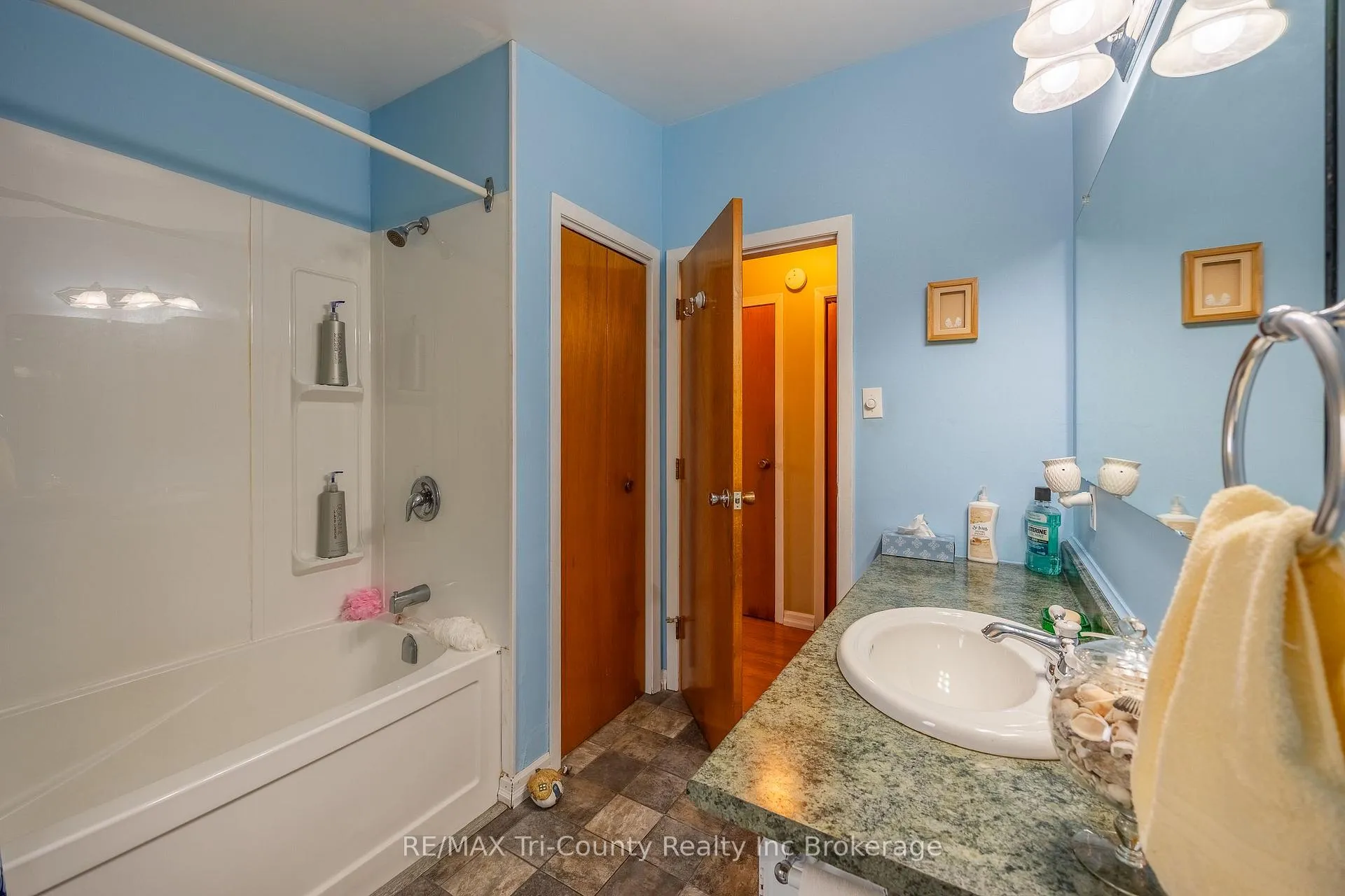 Photo 18 of 124687 Mall Road, Norwich, Rural Norwich — HOMEH