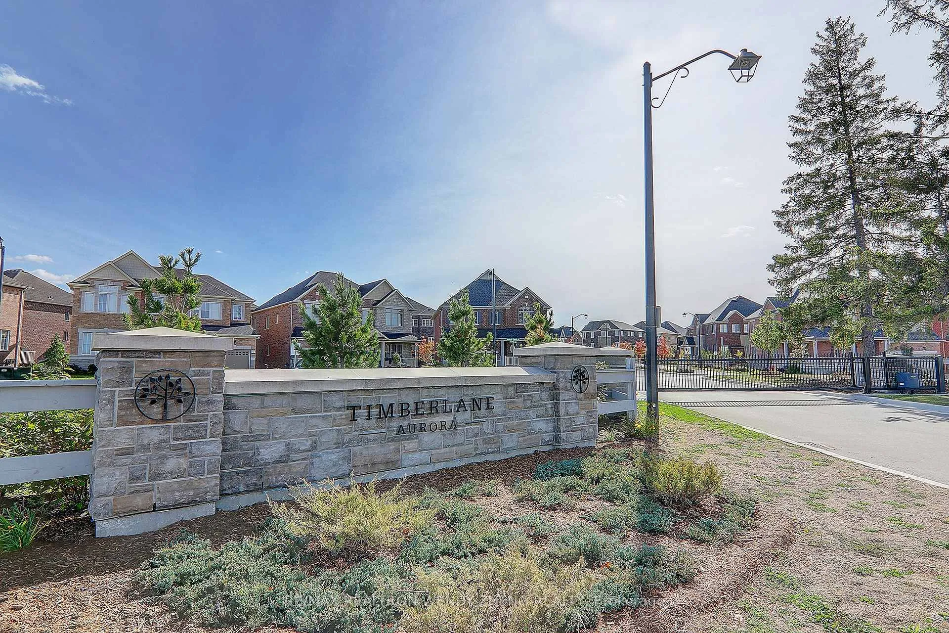 Photo 2 of 6 Ken Sinclair Crescent, Aurora, Aurora Estates — HOMEH