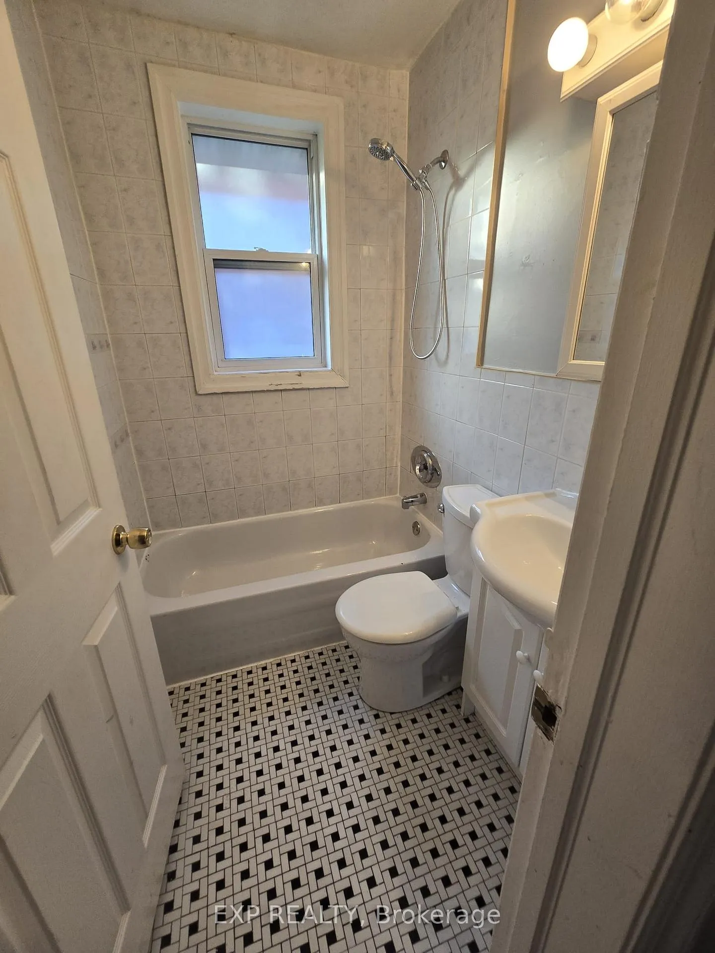 Photo 30 of 1119 Merivale Road, Ottawa, Carlington — HOMEH