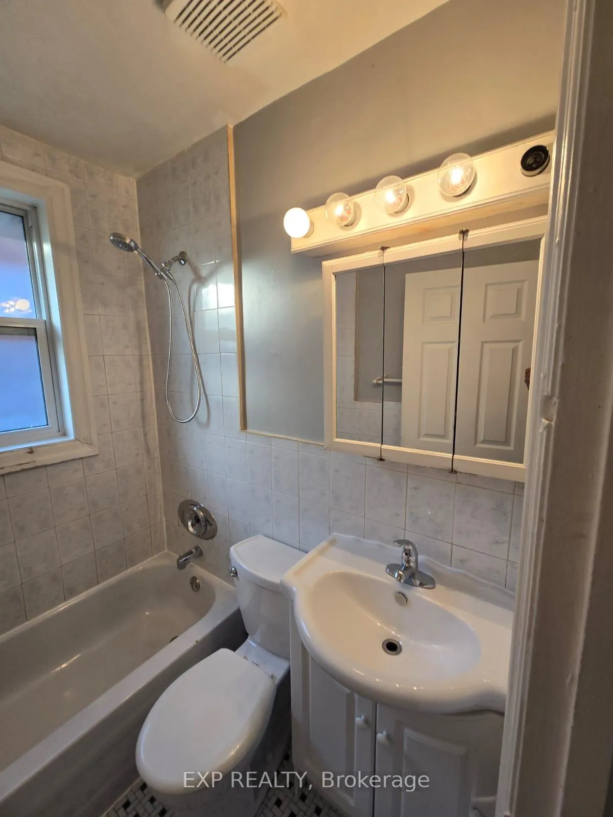 Photo 33 of 1119 Merivale Road, Ottawa, Carlington — HOMEH
