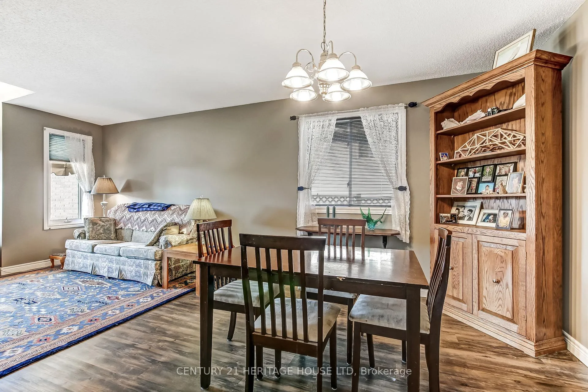Photo 4 of 18 Hickory Boulevard W, Strathroy-Caradoc, SE — HOMEH