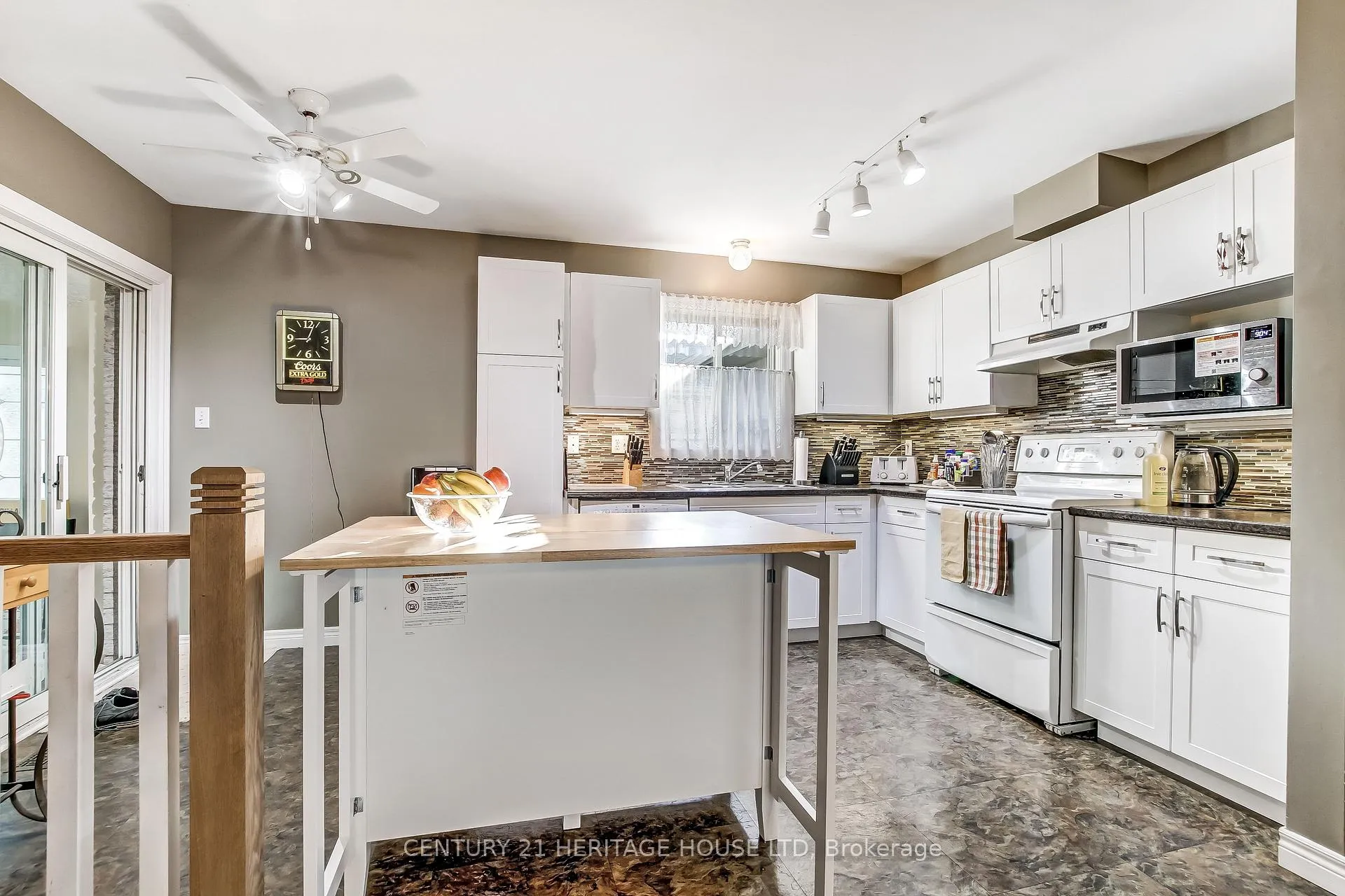 Photo 5 of 18 Hickory Boulevard W, Strathroy-Caradoc, SE — HOMEH