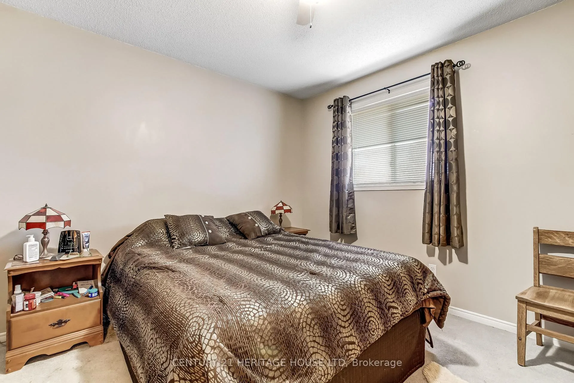 Photo 9 of 18 Hickory Boulevard W, Strathroy-Caradoc, SE — HOMEH