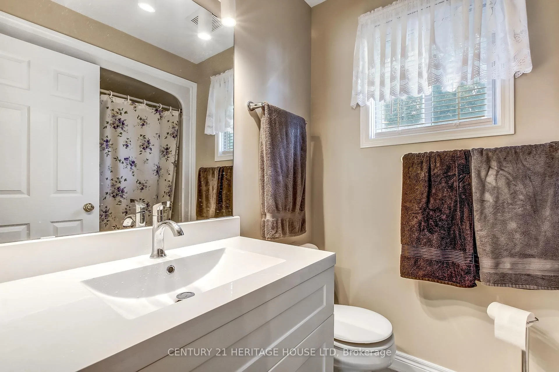 Photo 12 of 18 Hickory Boulevard W, Strathroy-Caradoc, SE — HOMEH