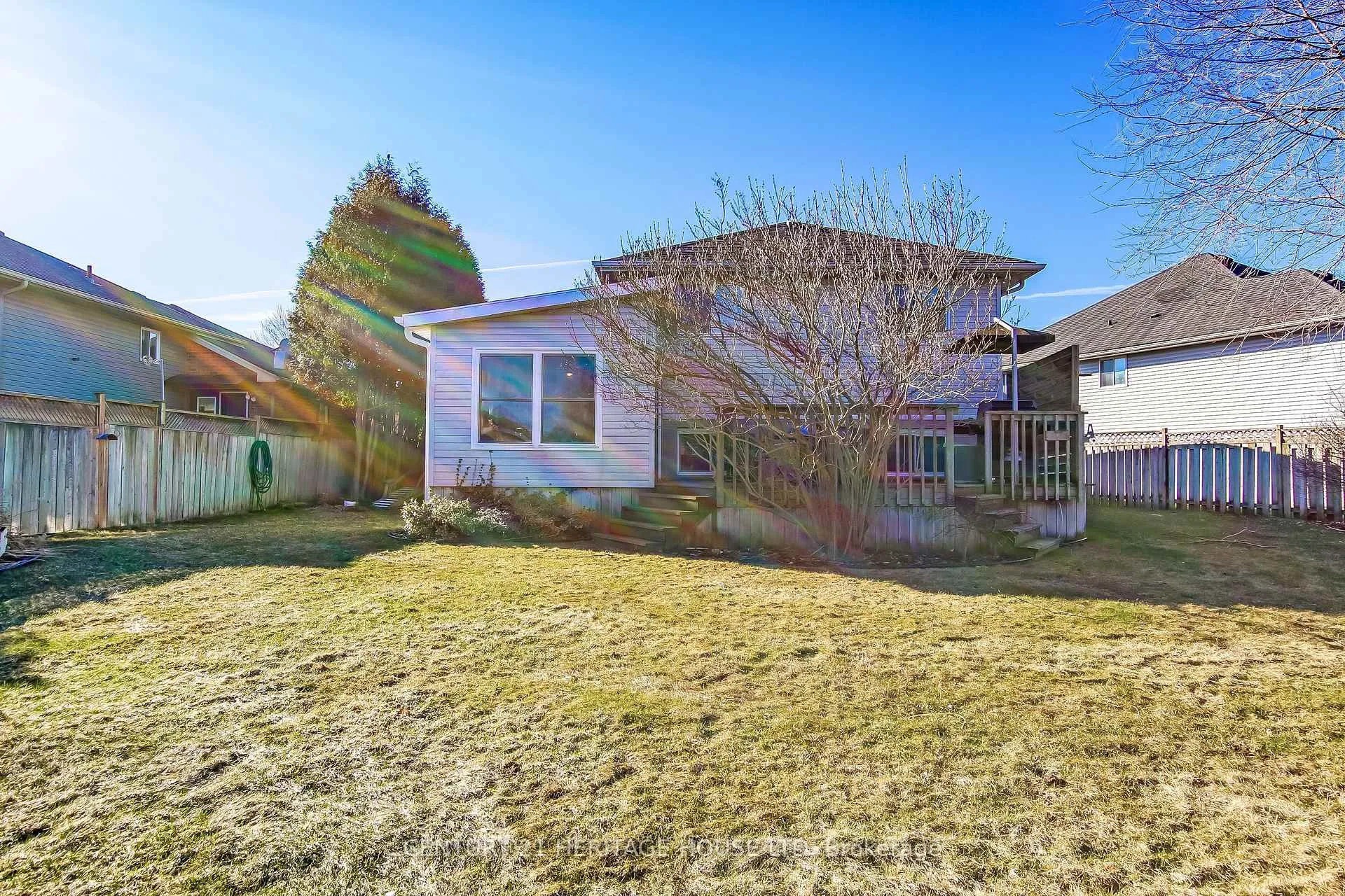 Photo 21 of 18 Hickory Boulevard W, Strathroy-Caradoc, SE — HOMEH