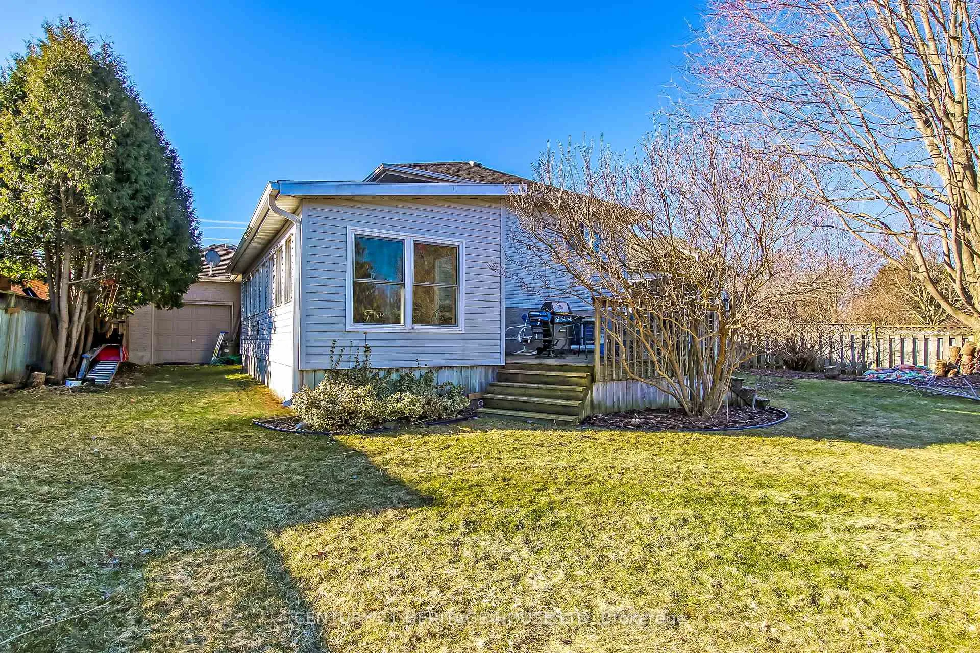 Photo 22 of 18 Hickory Boulevard W, Strathroy-Caradoc, SE — HOMEH