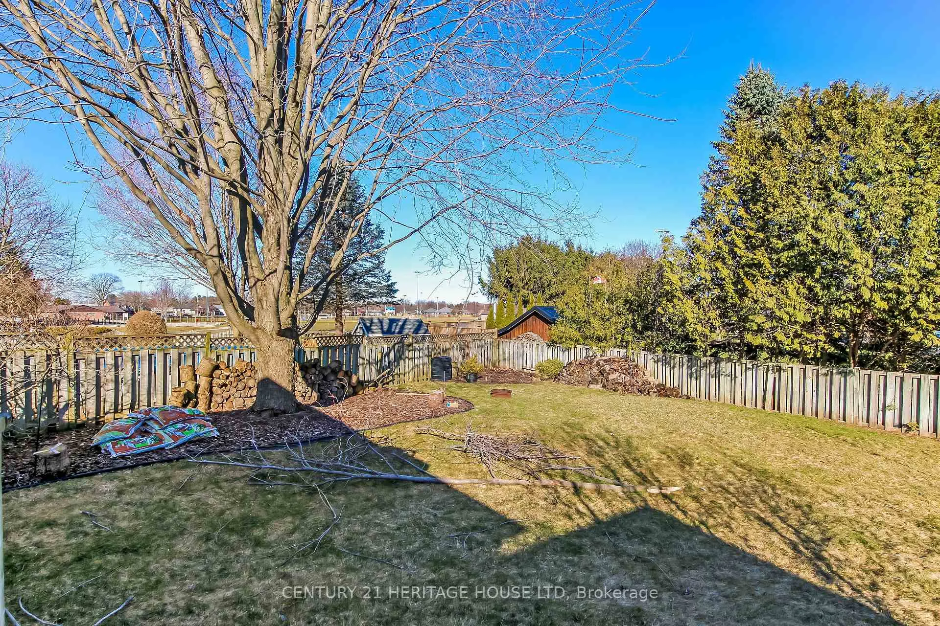 Photo 24 of 18 Hickory Boulevard W, Strathroy-Caradoc, SE — HOMEH