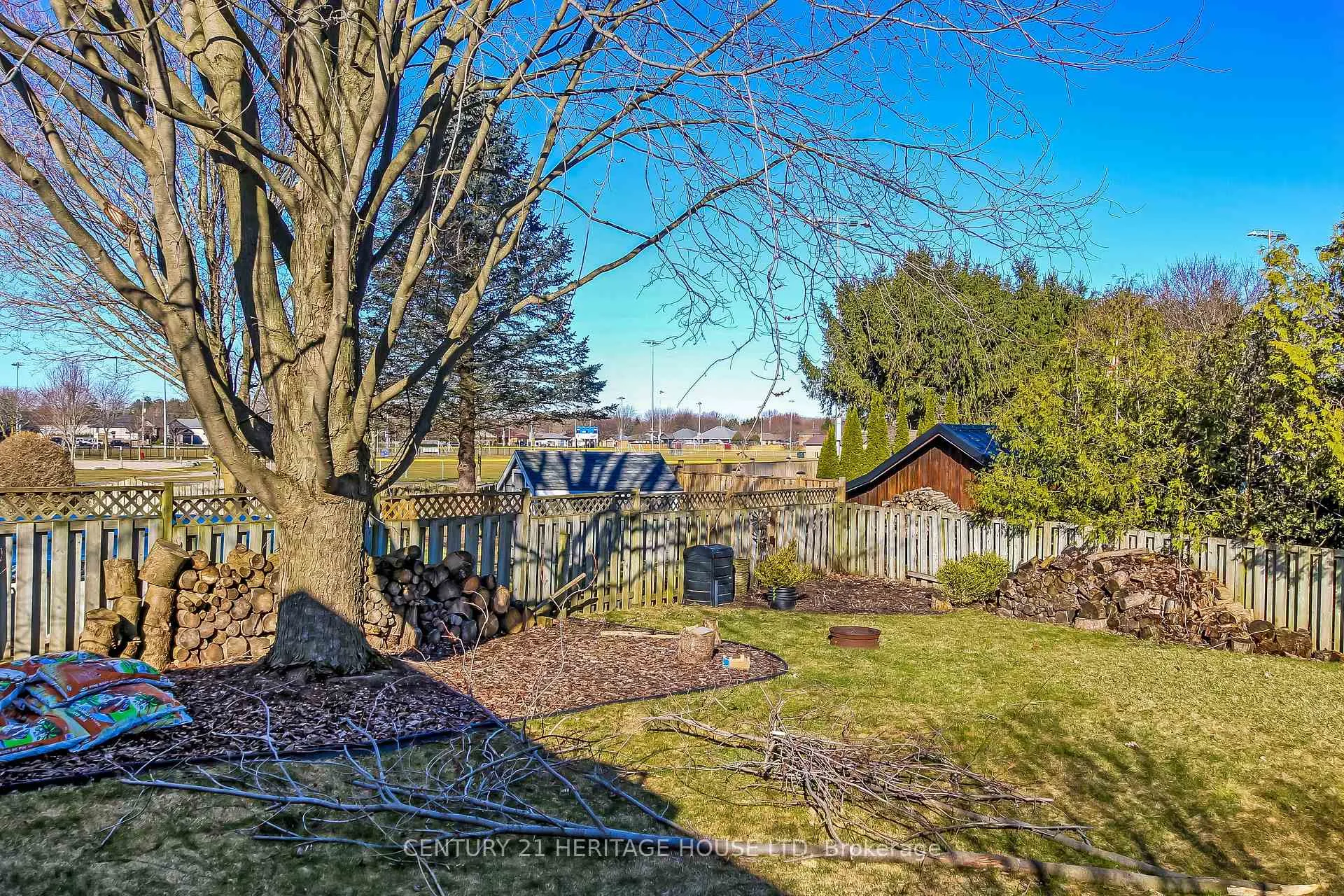Photo 25 of 18 Hickory Boulevard W, Strathroy-Caradoc, SE — HOMEH