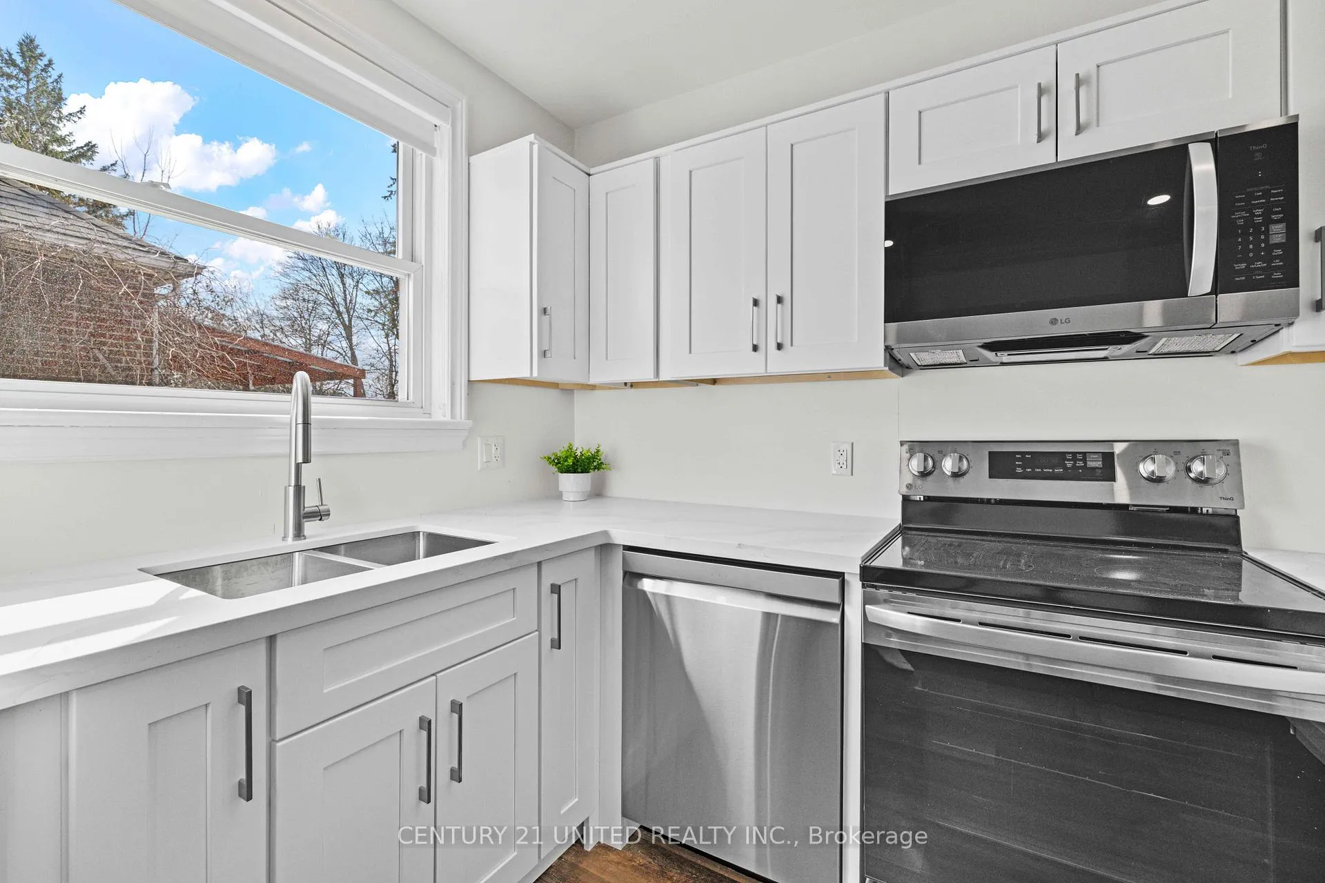 Photo 12 of 661 Rubidge Street, Peterborough, Town Ward 3 — HOMEH