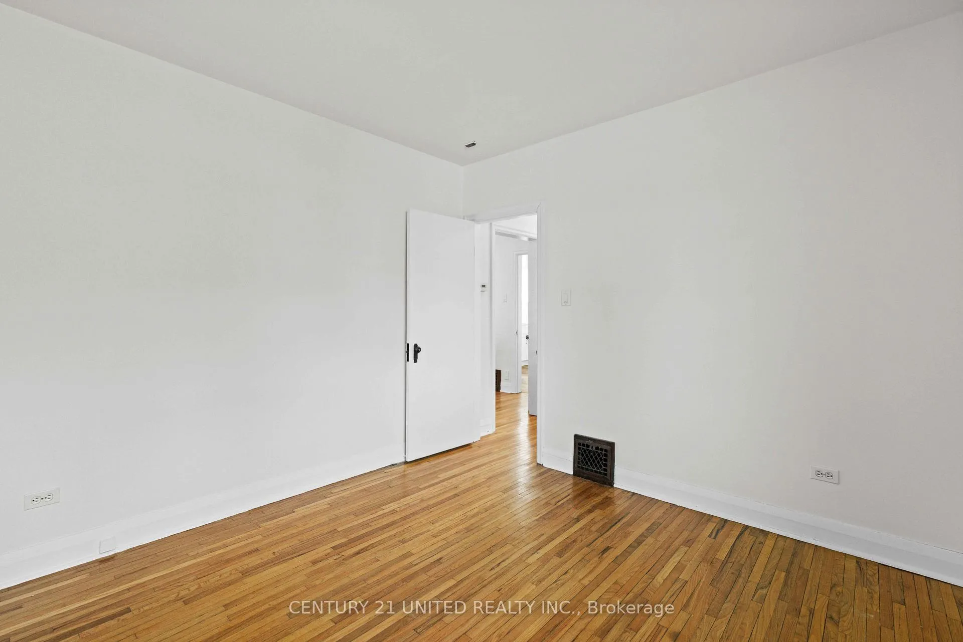 Photo 16 of 661 Rubidge Street, Peterborough, Town Ward 3 — HOMEH