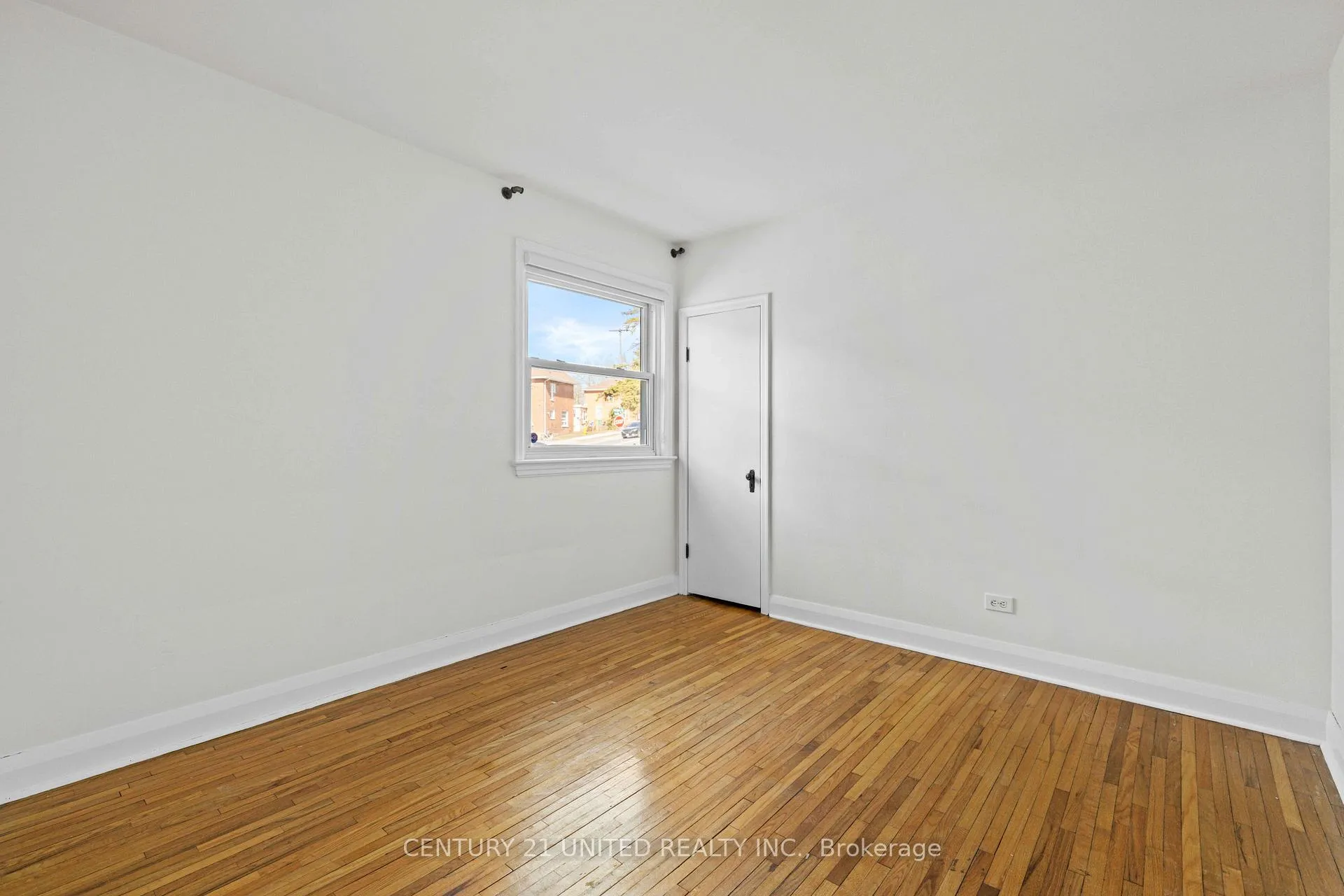 Photo 17 of 661 Rubidge Street, Peterborough, Town Ward 3 — HOMEH