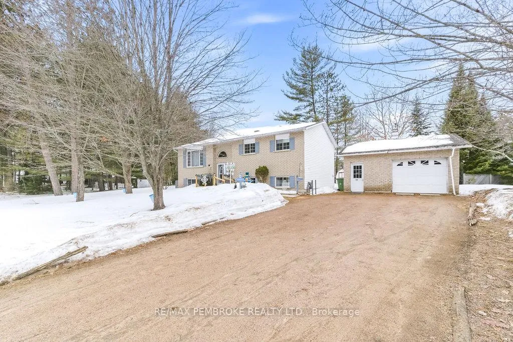 Photo 2 of 2 Blue Jay Way, Petawawa — HOMEH