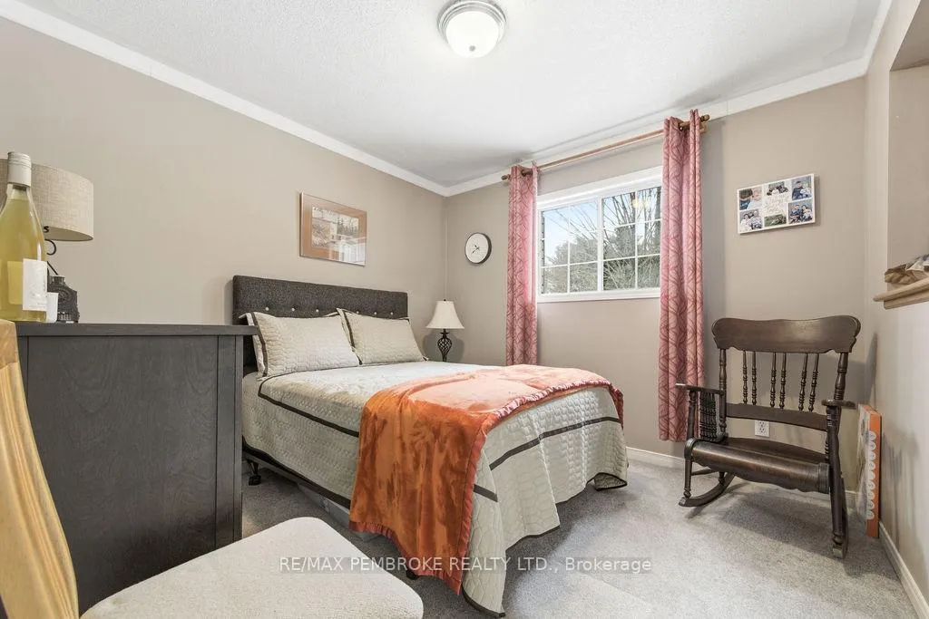 Photo 18 of 2 Blue Jay Way, Petawawa — HOMEH