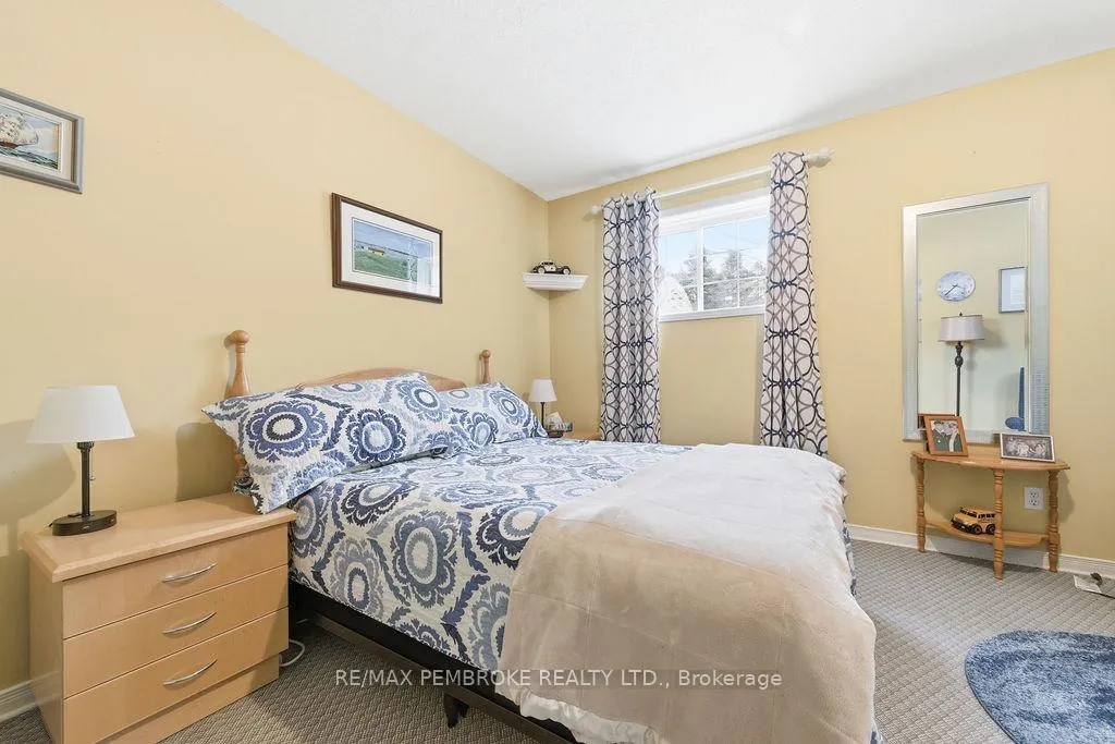 Photo 27 of 2 Blue Jay Way, Petawawa — HOMEH