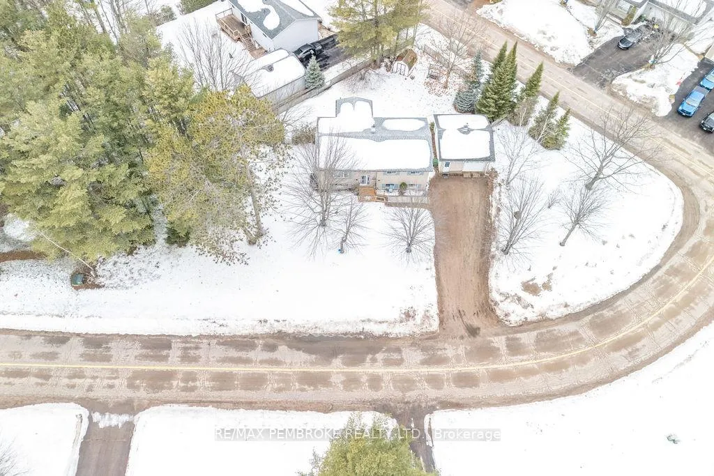 Photo 48 of 2 Blue Jay Way, Petawawa — HOMEH