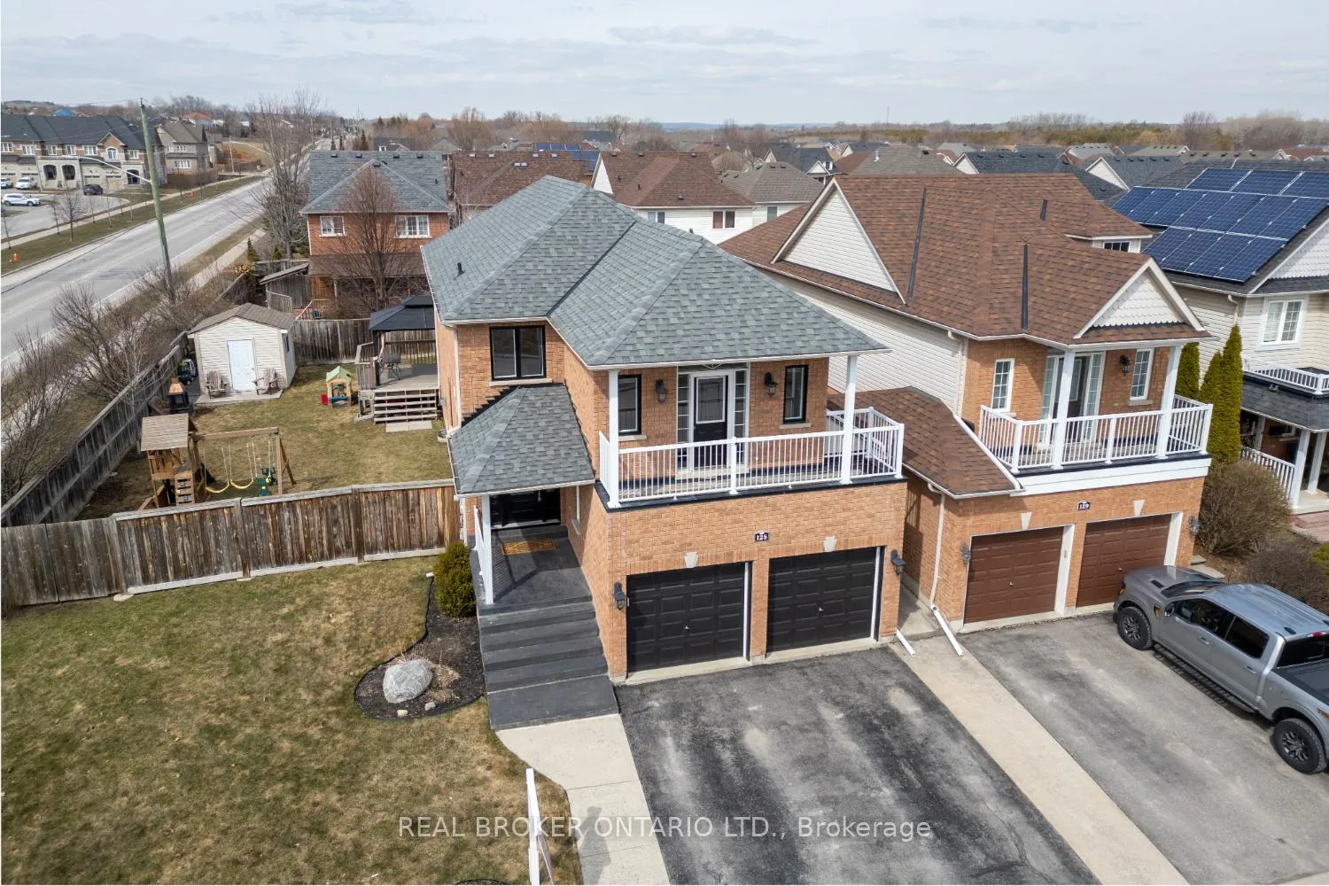 Photo 2 of 125 Hutton Place, Clarington, Bowmanville — HOMEH