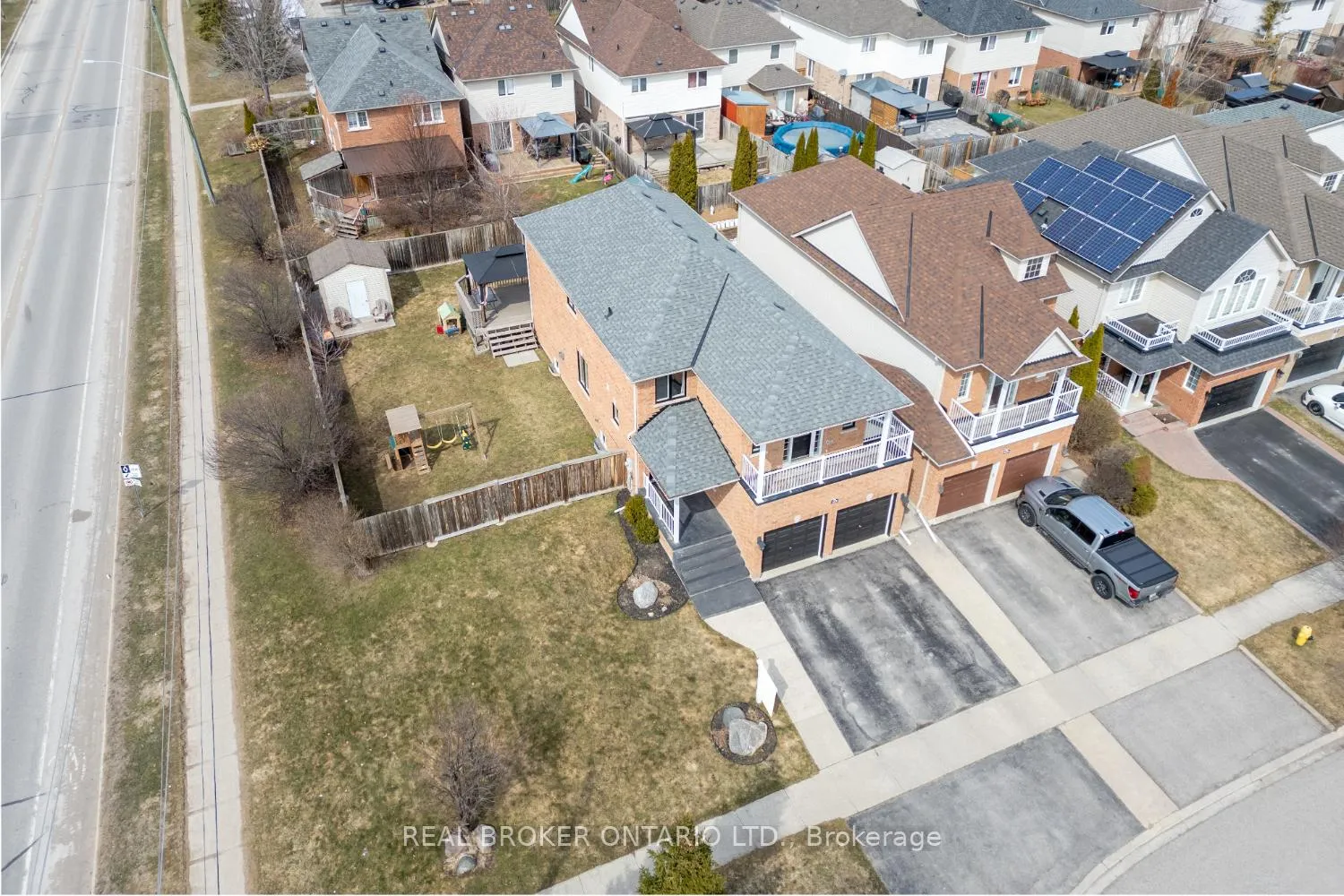 Photo 5 of 125 Hutton Place, Clarington, Bowmanville — HOMEH