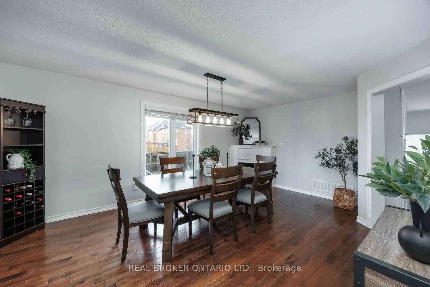 Photo 7 of 125 Hutton Place, Clarington, Bowmanville — HOMEH