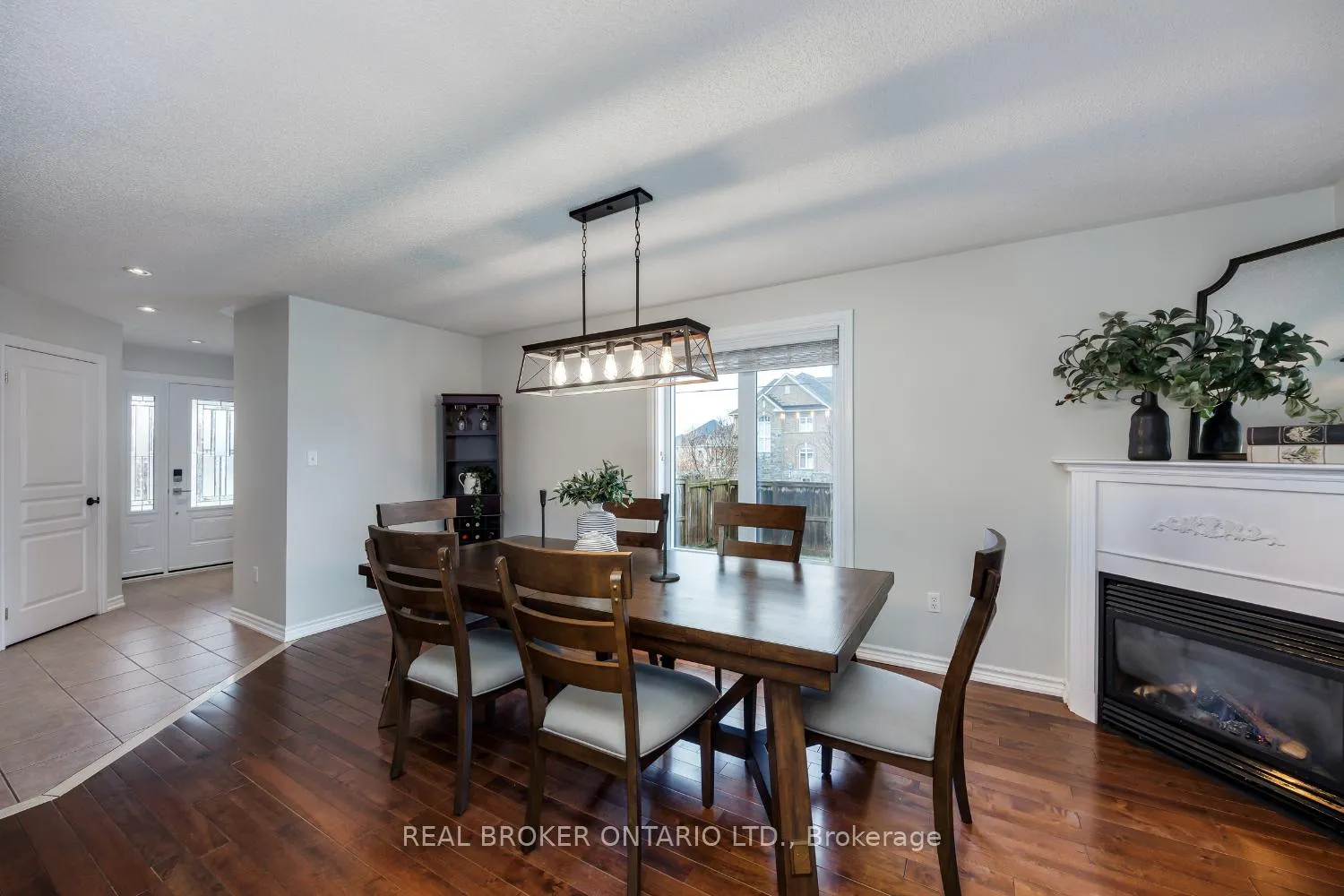 Photo 8 of 125 Hutton Place, Clarington, Bowmanville — HOMEH