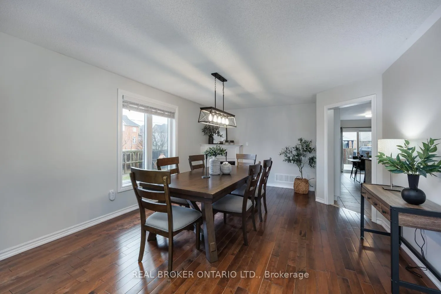 Photo 9 of 125 Hutton Place, Clarington, Bowmanville — HOMEH
