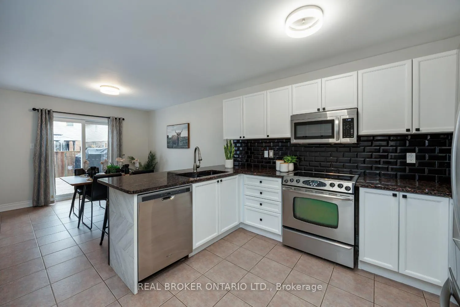 Photo 10 of 125 Hutton Place, Clarington, Bowmanville — HOMEH