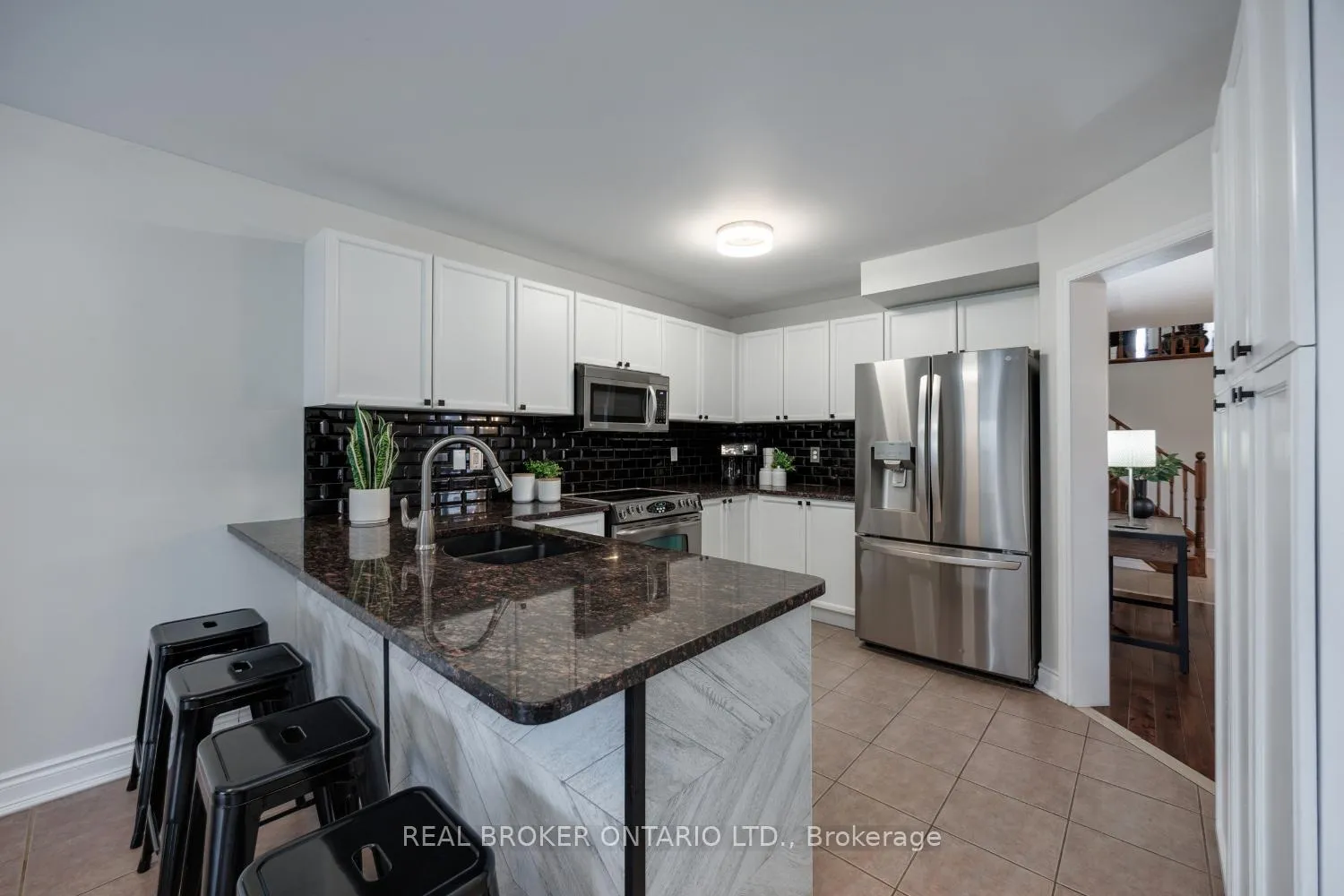 Photo 11 of 125 Hutton Place, Clarington, Bowmanville — HOMEH
