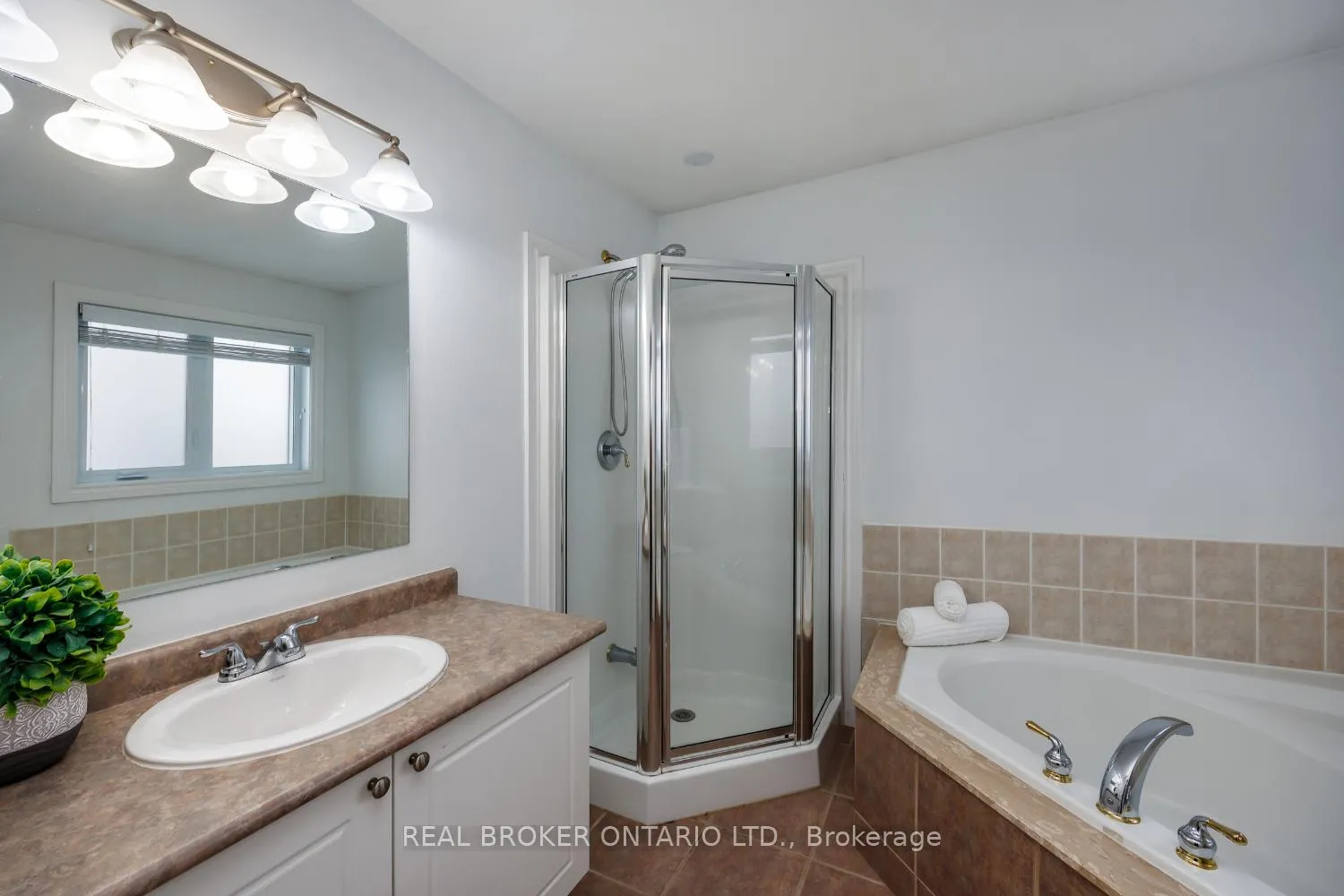 Photo 29 of 125 Hutton Place, Clarington, Bowmanville — HOMEH