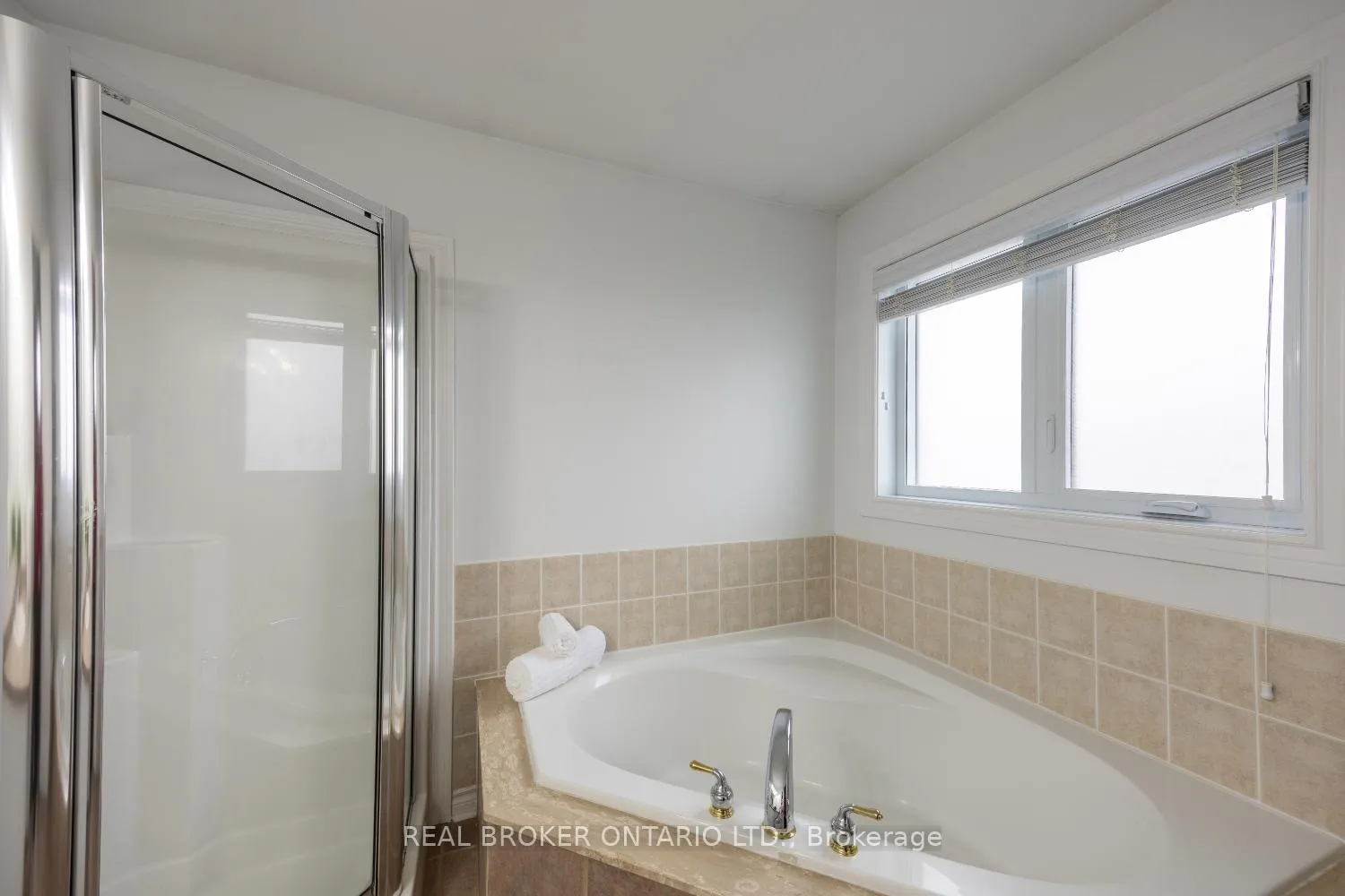 Photo 30 of 125 Hutton Place, Clarington, Bowmanville — HOMEH
