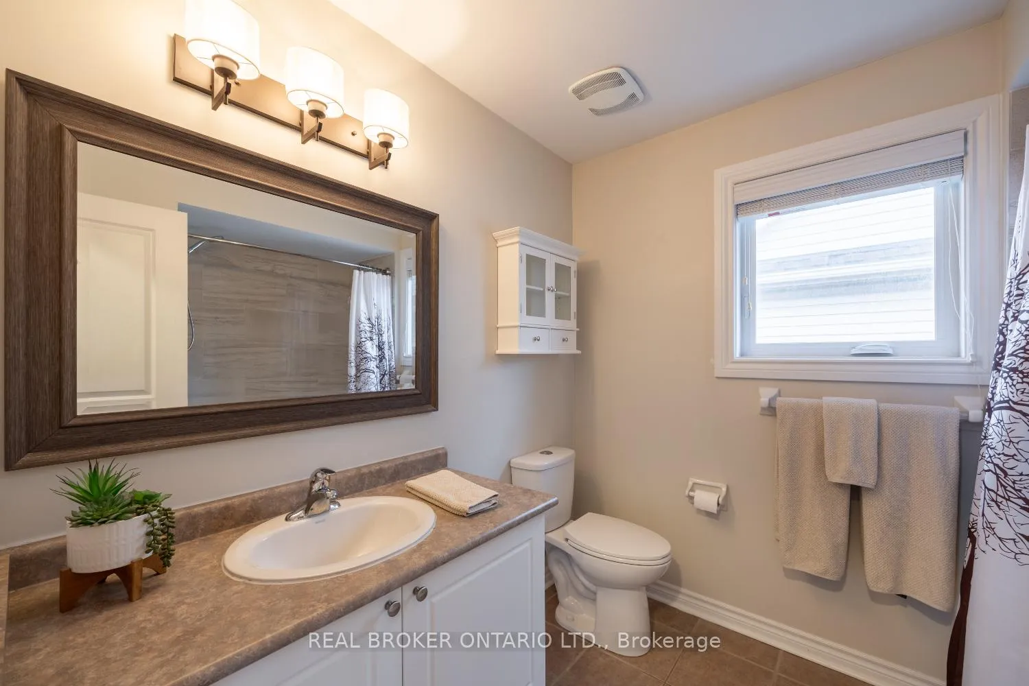 Photo 33 of 125 Hutton Place, Clarington, Bowmanville — HOMEH
