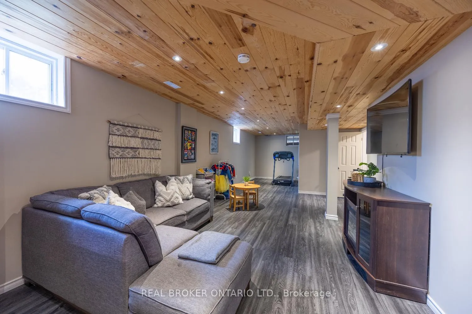 Photo 34 of 125 Hutton Place, Clarington, Bowmanville — HOMEH