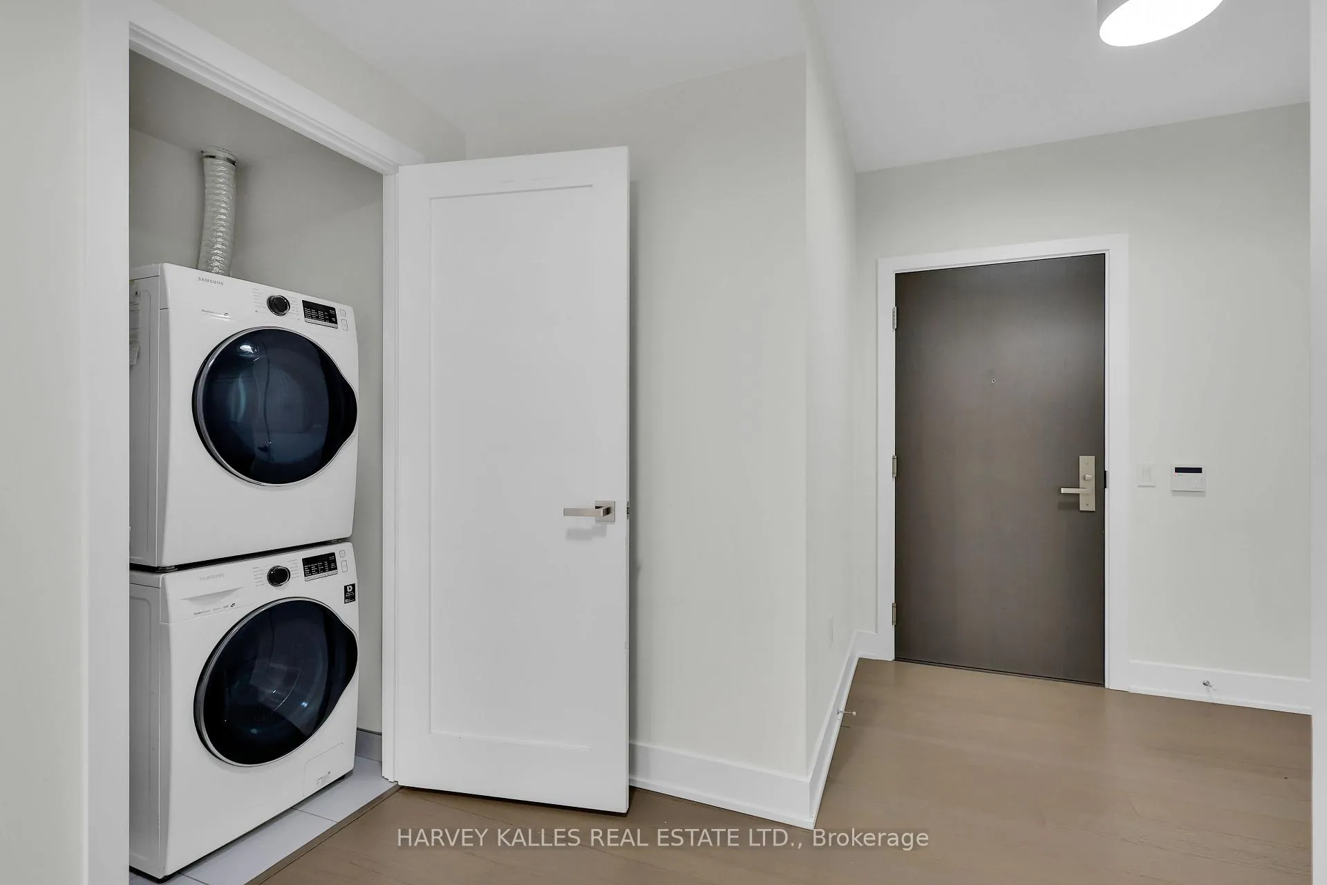 Photo 3 of Unit 504, 6 Jackes Avenue, Toronto, Rosedale-Moore Park — HOMEH