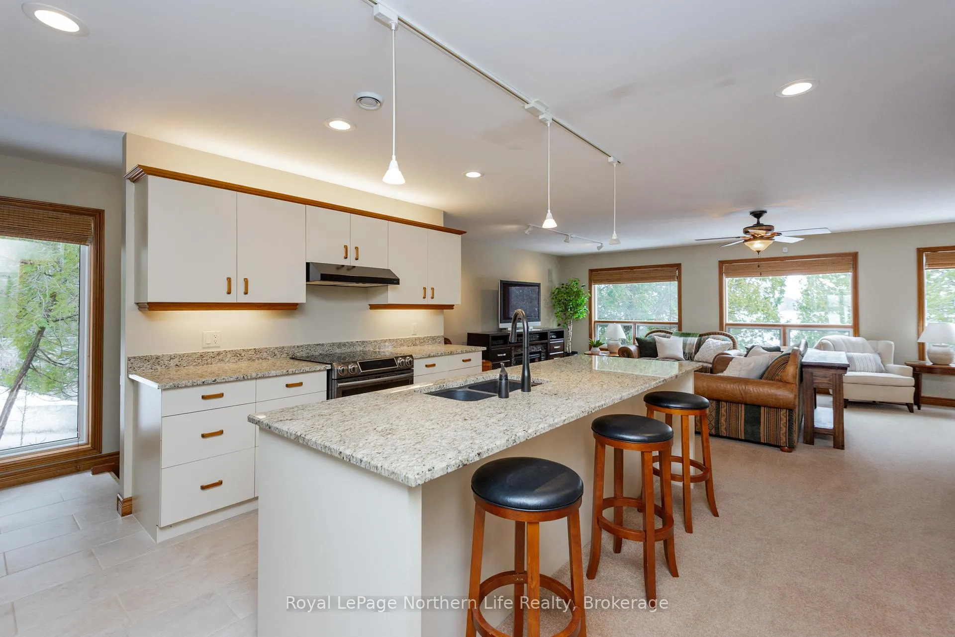 Photo 10 of 350 Ross Drive, North Bay, Birchaven — HOMEH