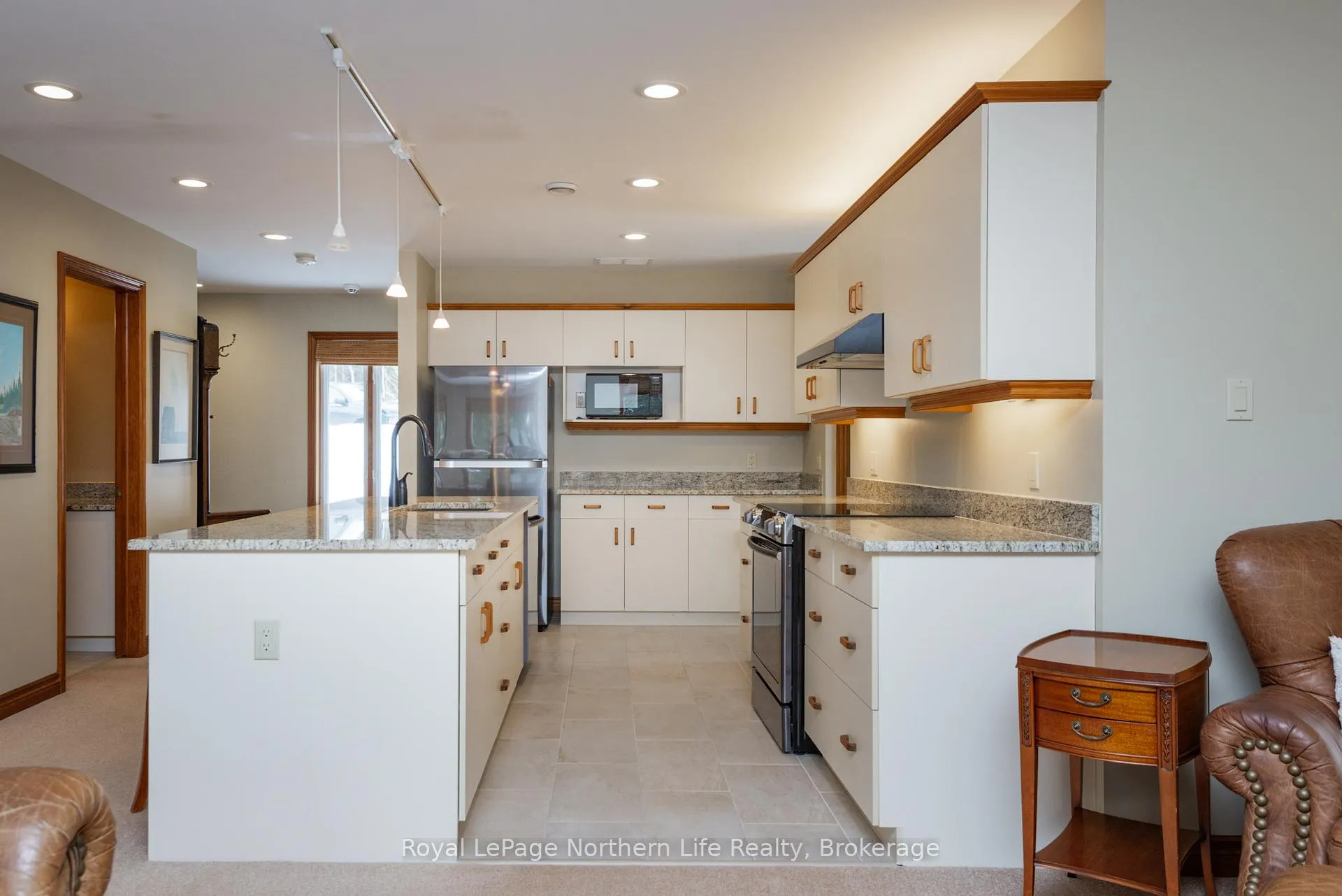 Photo 12 of 350 Ross Drive, North Bay, Birchaven — HOMEH