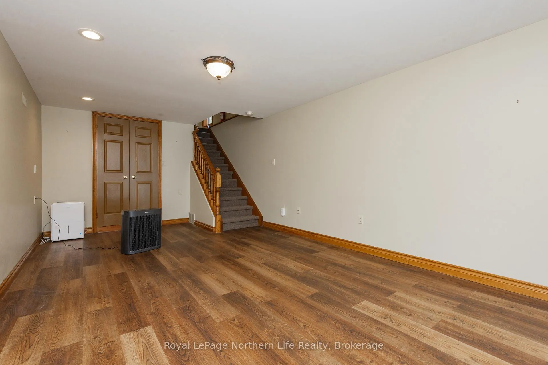 Photo 36 of 350 Ross Drive, North Bay, Birchaven — HOMEH