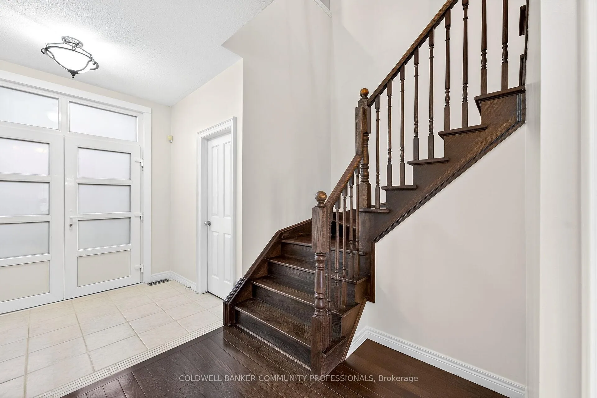 Photo 5 of 182 Irwin Avenue, Hamilton, Meadowlands — HOMEH