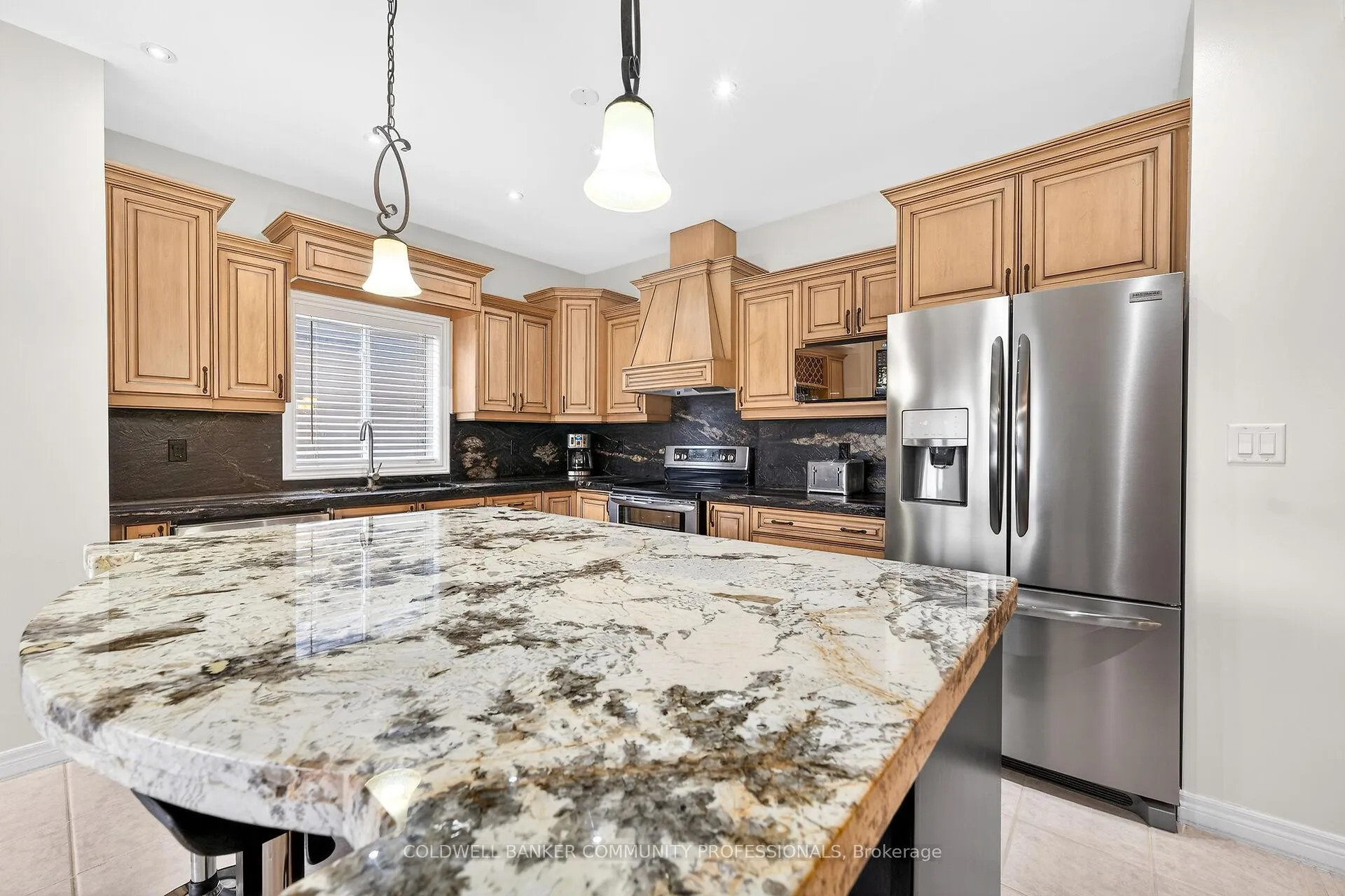 Photo 8 of 182 Irwin Avenue, Hamilton, Meadowlands — HOMEH