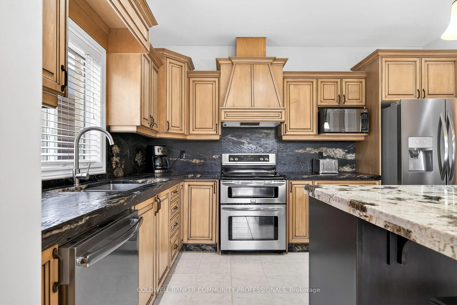 Photo 9 of 182 Irwin Avenue, Hamilton, Meadowlands — HOMEH