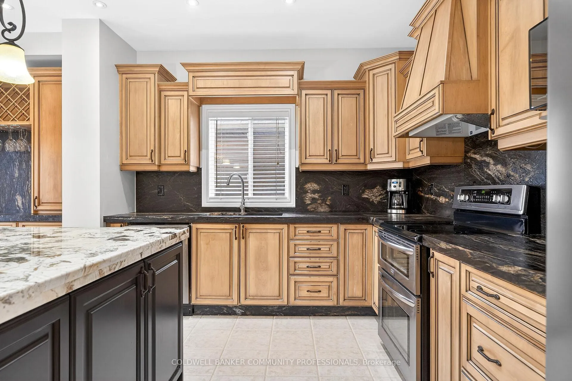 Photo 11 of 182 Irwin Avenue, Hamilton, Meadowlands — HOMEH