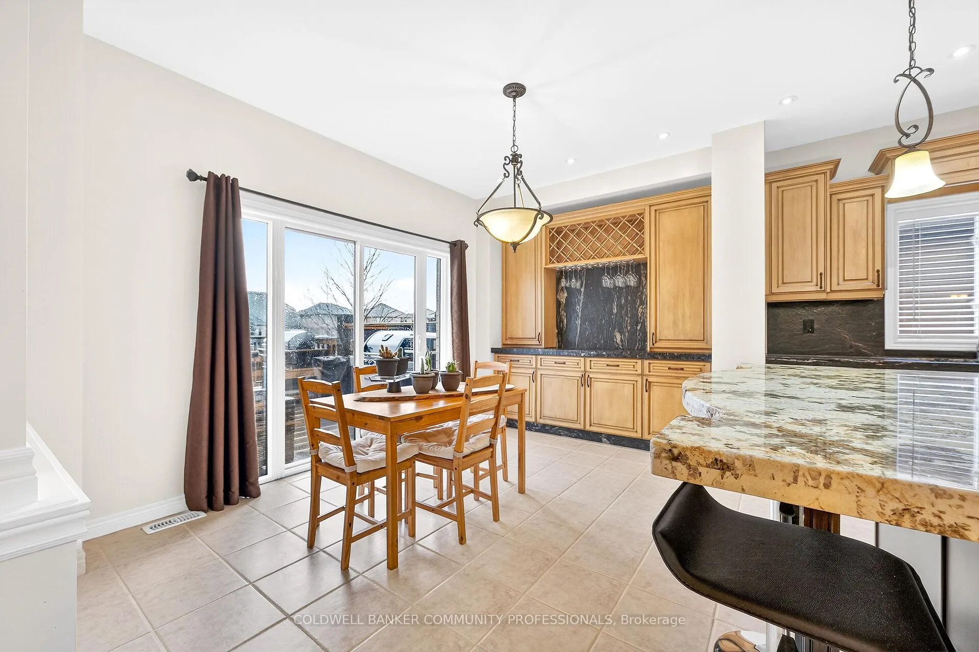 Photo 13 of 182 Irwin Avenue, Hamilton, Meadowlands — HOMEH