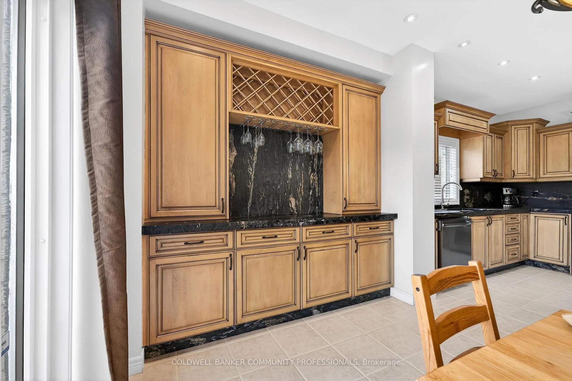 Photo 14 of 182 Irwin Avenue, Hamilton, Meadowlands — HOMEH