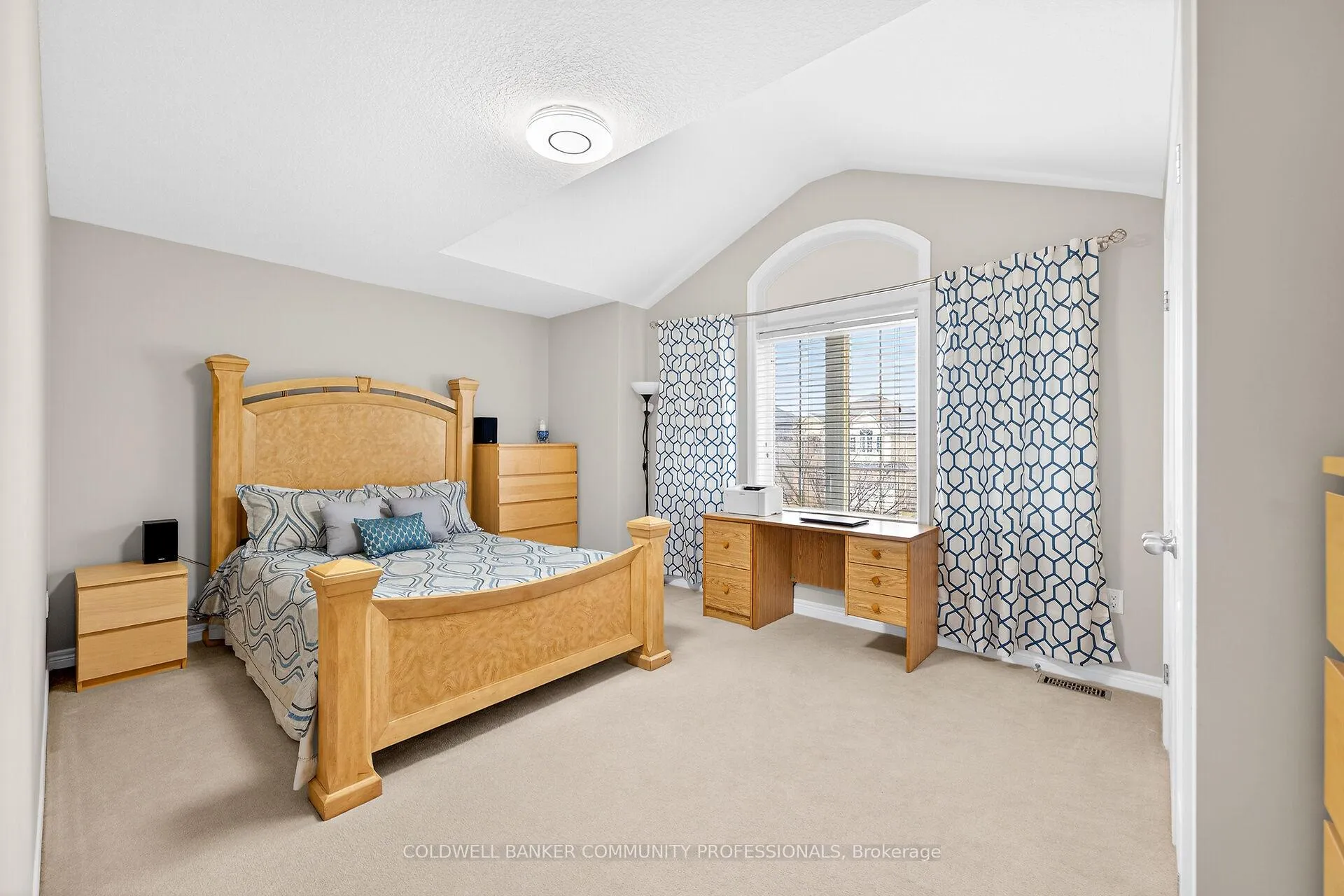Photo 32 of 182 Irwin Avenue, Hamilton, Meadowlands — HOMEH