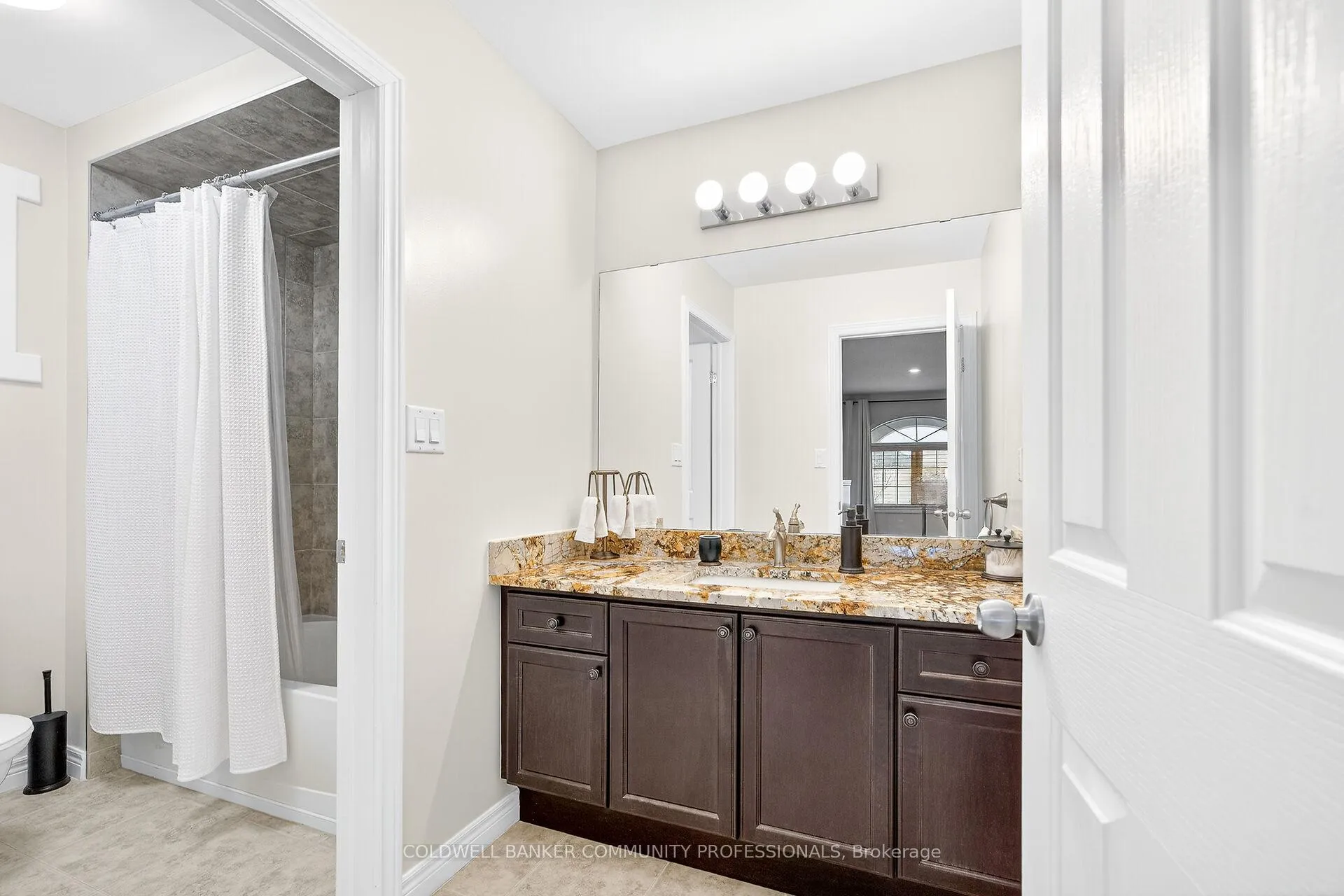 Photo 35 of 182 Irwin Avenue, Hamilton, Meadowlands — HOMEH