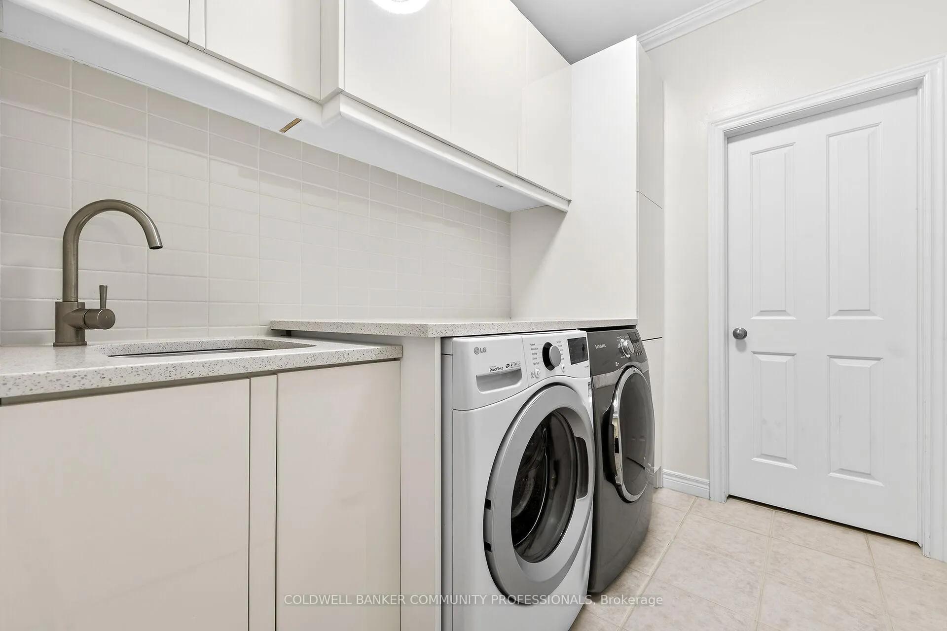 Photo 37 of 182 Irwin Avenue, Hamilton, Meadowlands — HOMEH