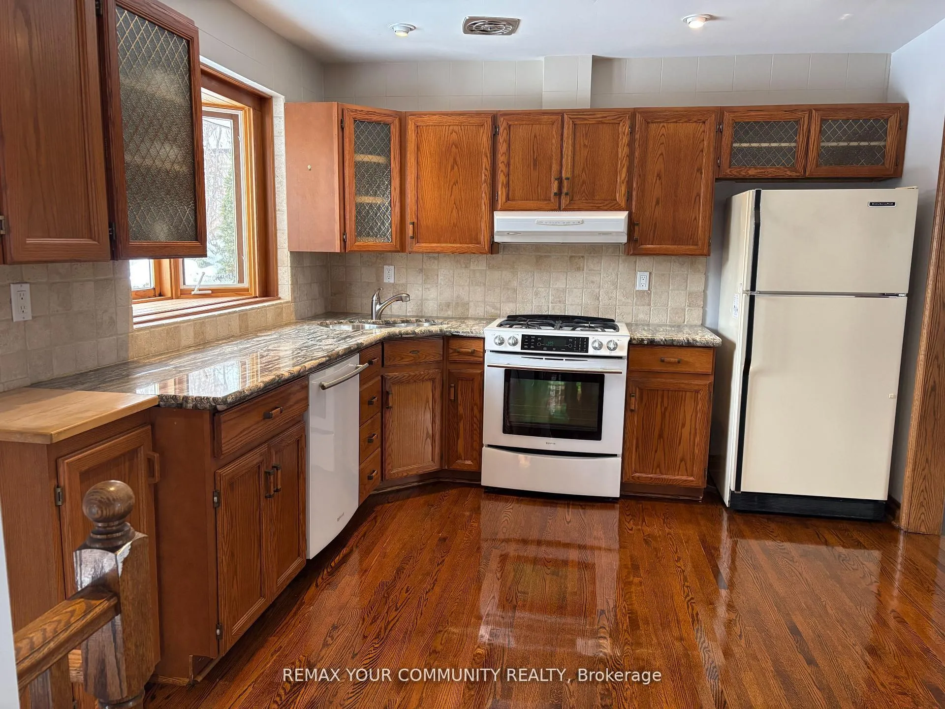 Photo 2 of 24 Lancer Drive, Vaughan, Maple — HOMEH
